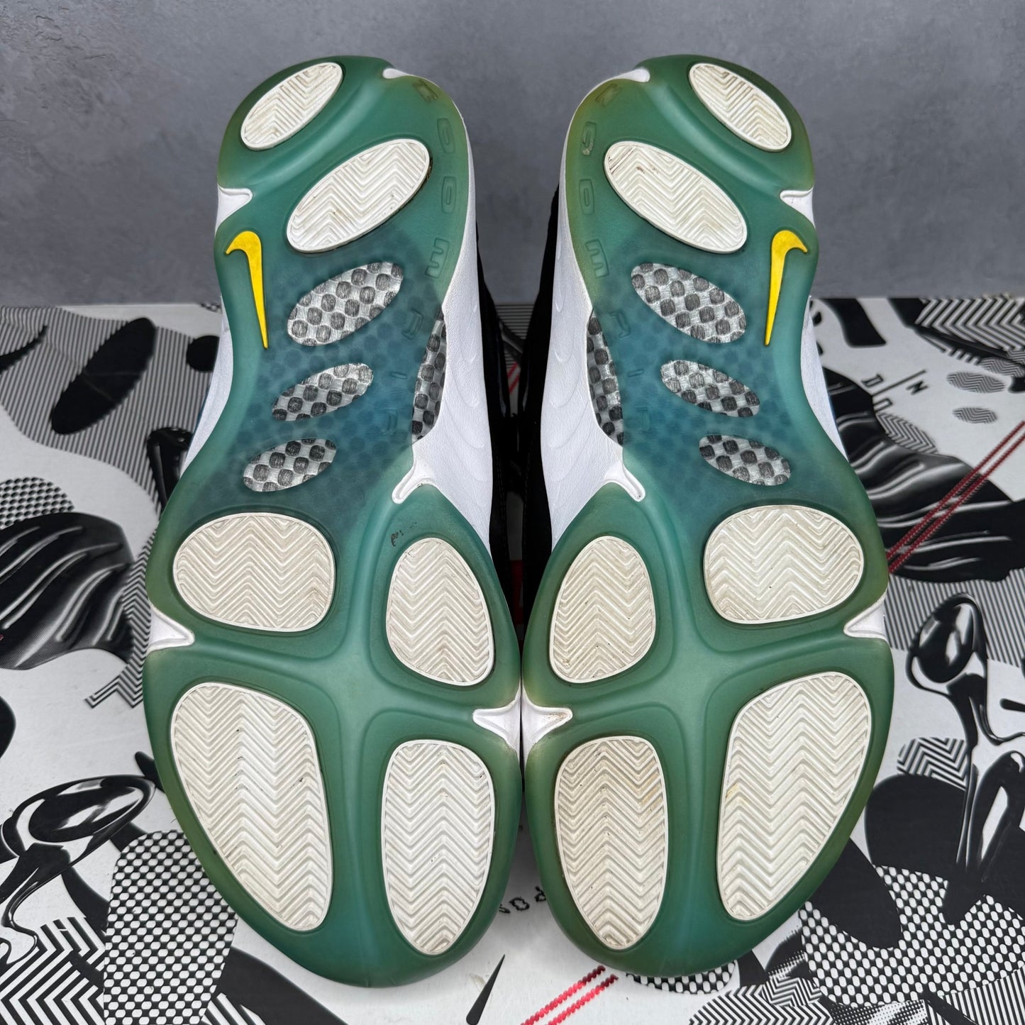 Nike Basketball Class of 97 Pack (missing Foamposite) *pre - owned* SIZE 10.5 - Kicks Collective PA - Nike - 808643-100 - Men's Shoes - 10.5M/12W - Pre - Owned - Original Box (Damaged)