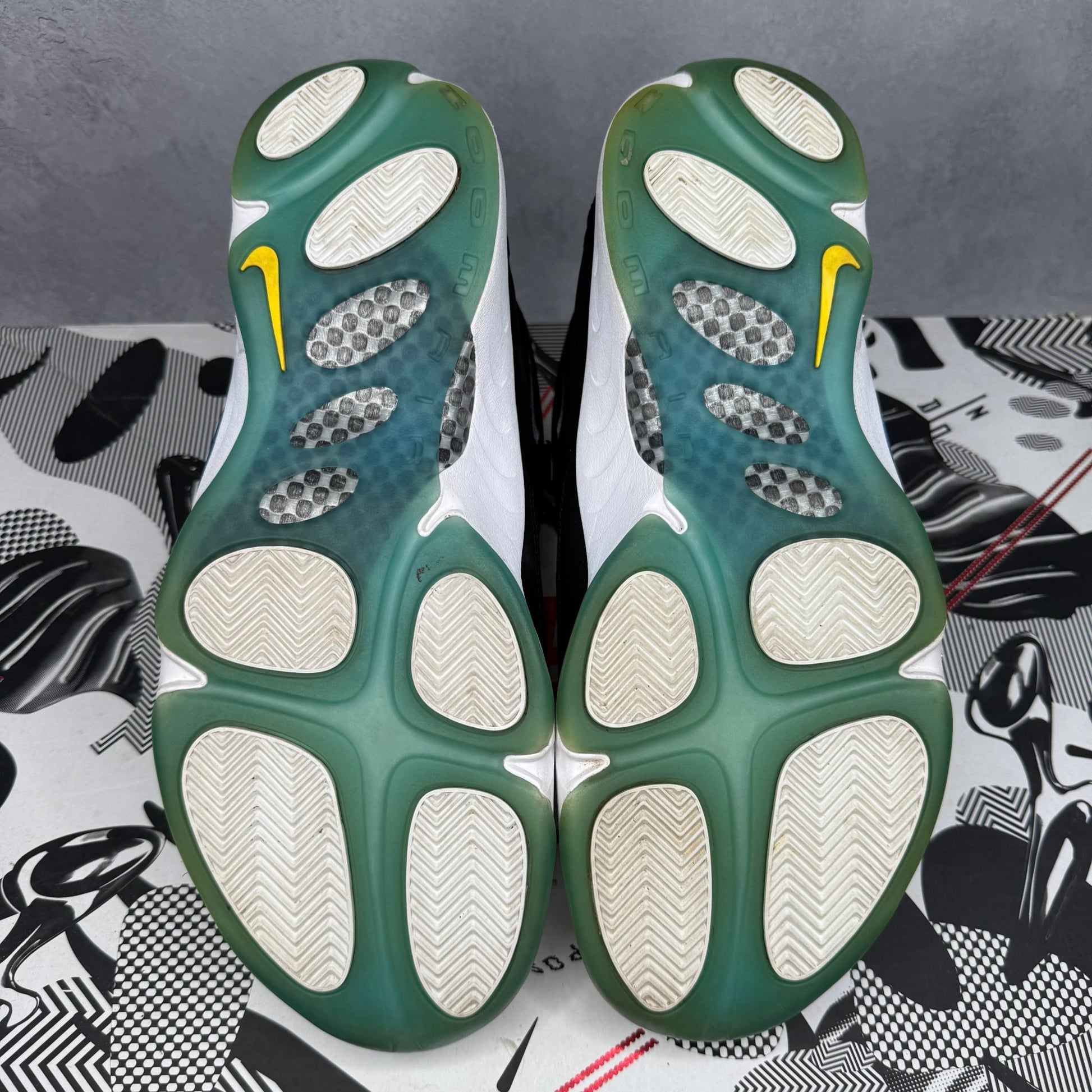 Nike Basketball Class of 97 Pack (missing Foamposite) *pre - owned* SIZE 10.5 - Kicks Collective PA - Nike - 808643-100 - Men's Shoes - 10.5M/12W - Pre - Owned - Original Box (Damaged)