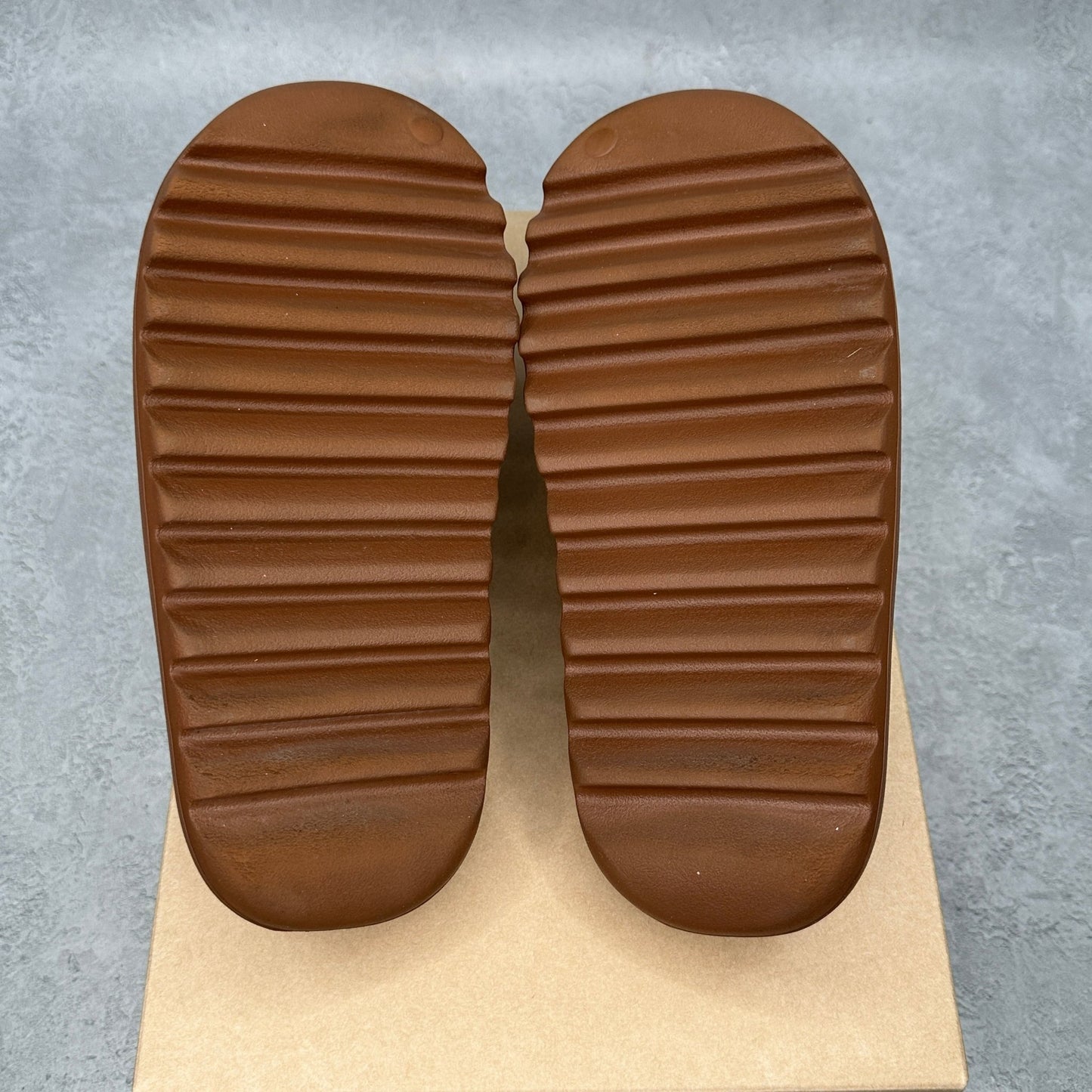 adidas Yeezy Slide Flax *pre-owned* SIZE 8