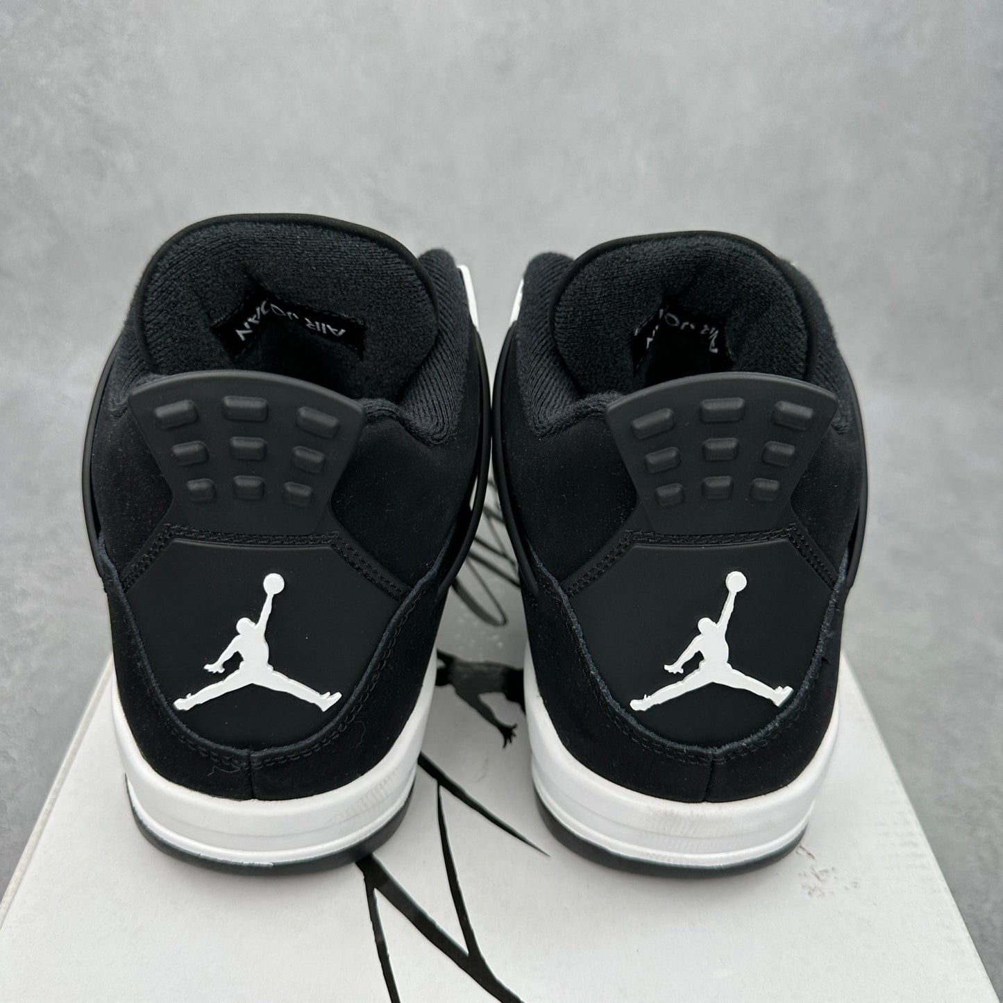 Jordan 4 Retro White Thunder CLEAN *pre - owned* SIZE 8 - Kicks Collective PA - Jordan - FQ8138-001 - Men's Shoes - 8M/9.5W - Pre - Owned