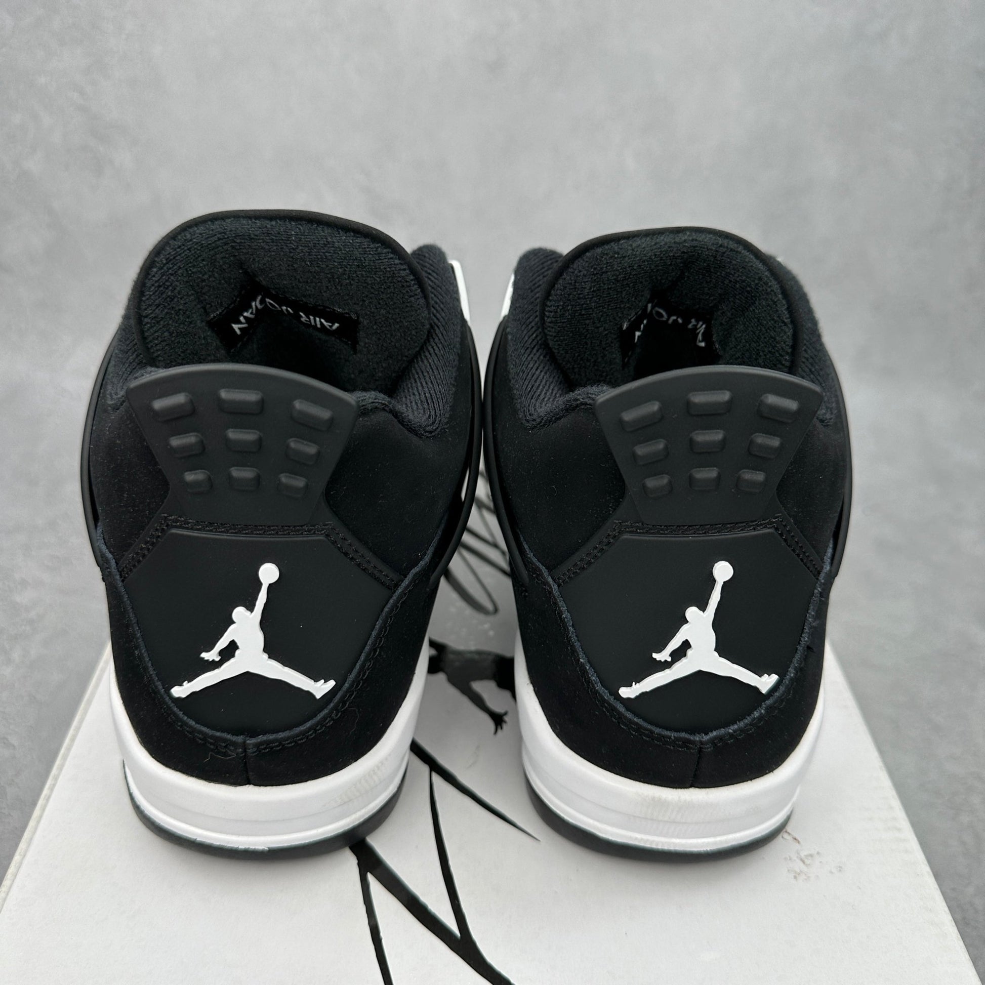 Jordan 4 Retro White Thunder CLEAN *pre - owned* SIZE 8 - Kicks Collective PA - Jordan - FQ8138-001 - Men's Shoes - 8M/9.5W - Pre - Owned