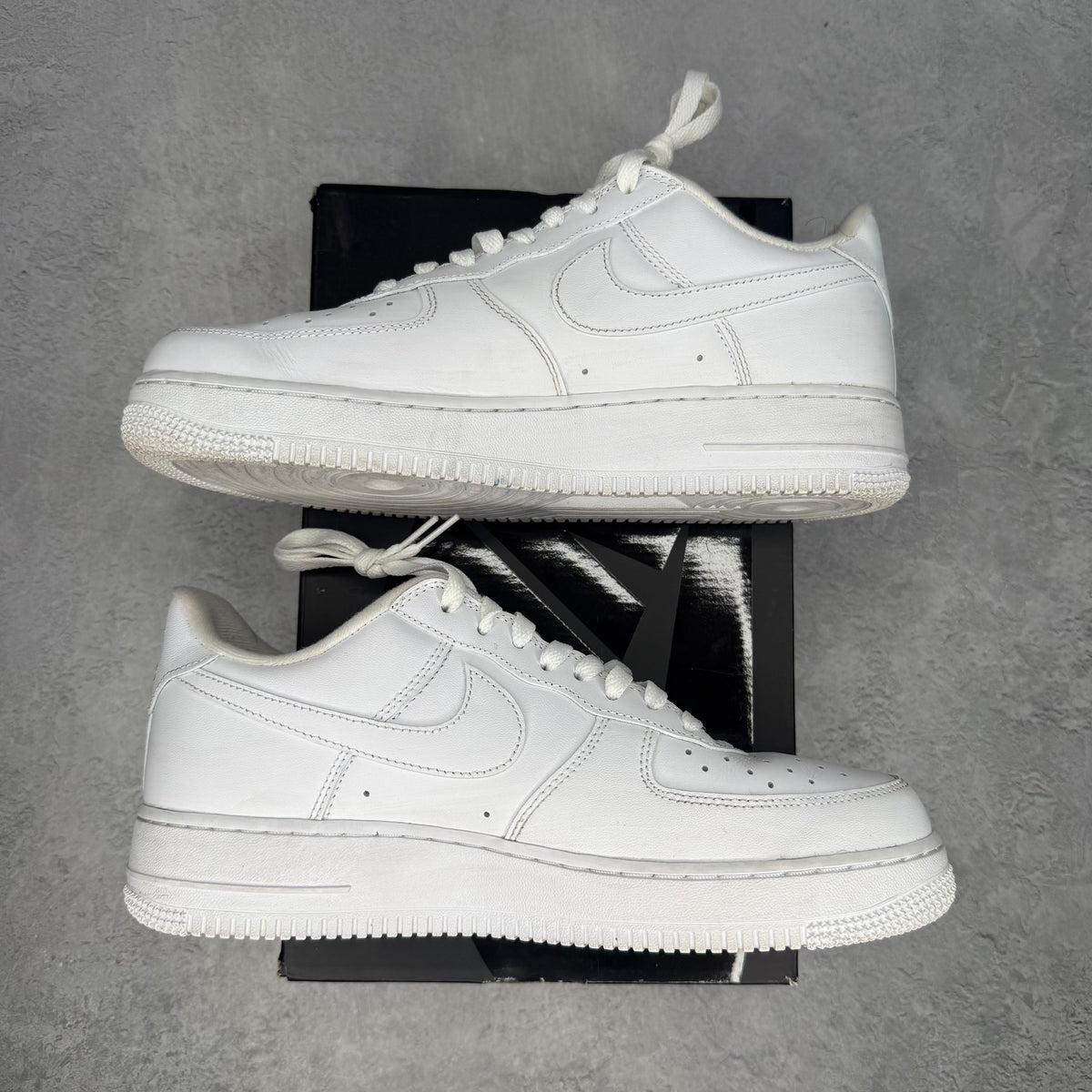 Nike Air Force 1 Low Supreme White *pre-owned* SIZE 8.5