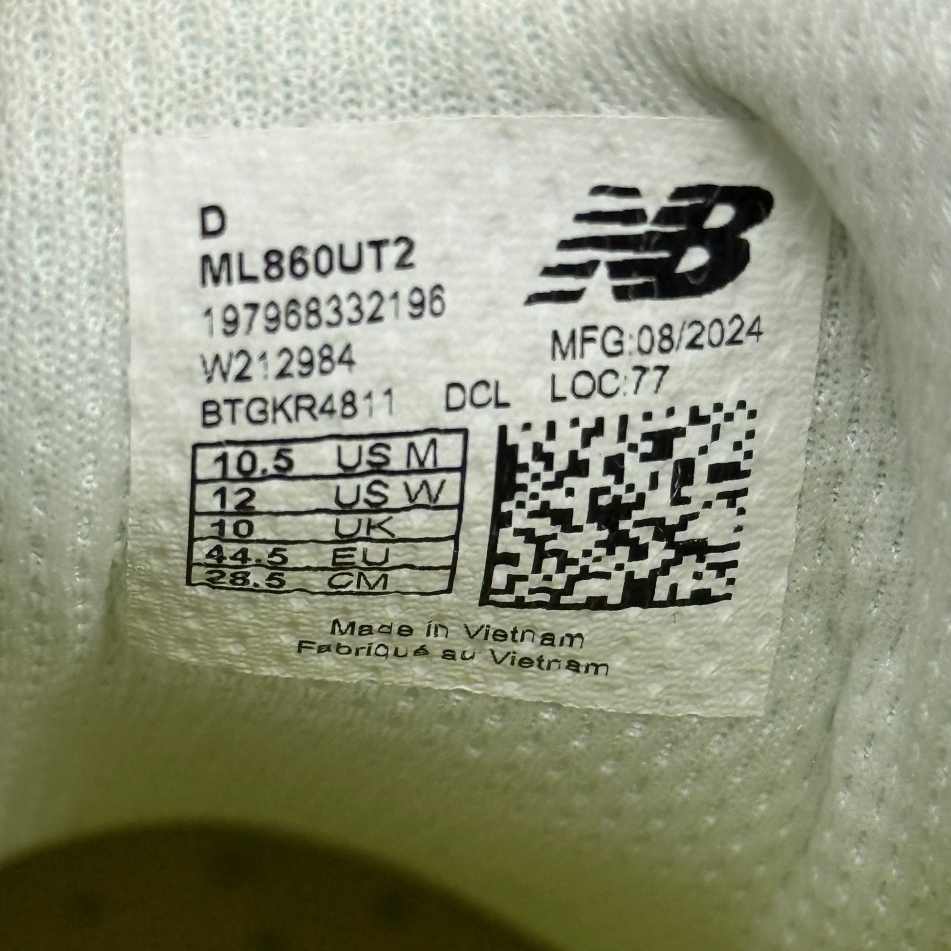 New Balance 860v2 Up There Blossom Pink VNDS *pre - owned* SIZE 10.5 - Kicks Collective PA - New Balance - ML860UT2 - Men's Shoes - 10.5M/12W - Pre - Owned