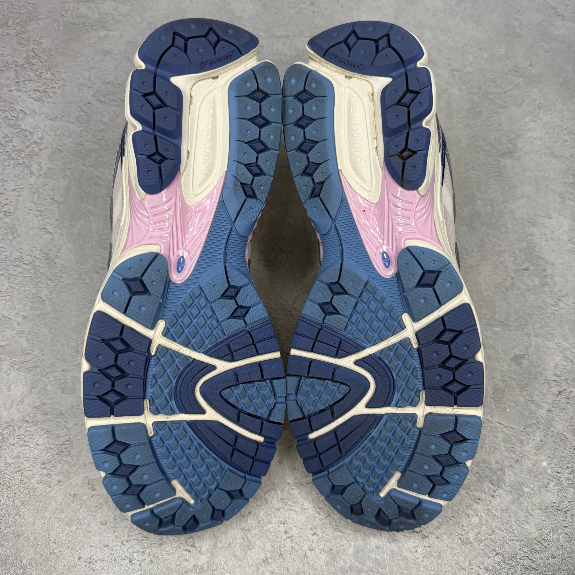 New Balance 860v2 Up There Blossom Pink VNDS *pre - owned* SIZE 10.5 - Kicks Collective PA - New Balance - ML860UT2 - Men's Shoes - 10.5M/12W - Pre - Owned