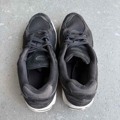 New Balance 2002R Black Gunmetal *pre-owned* SIZE 8.5