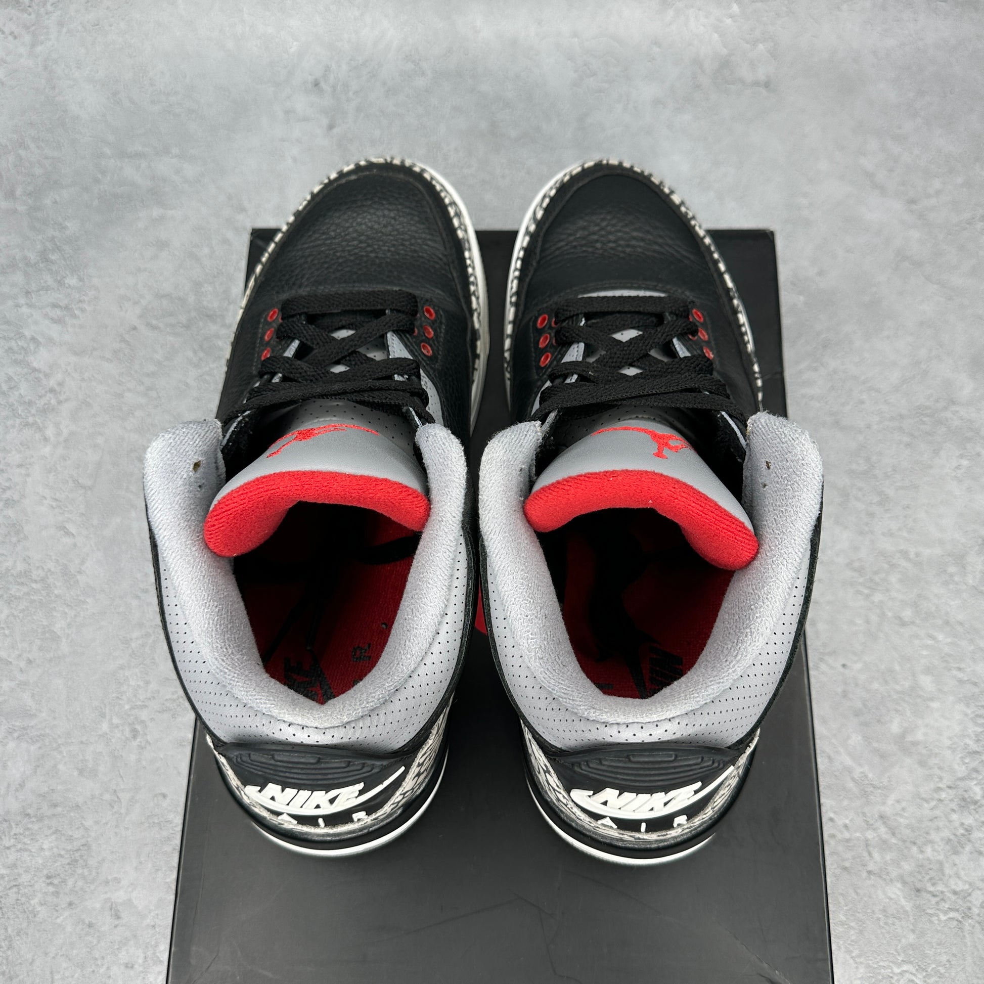 Jordan 3 Retro Black Cement (2018) *pre-owned* SIZE 8.5