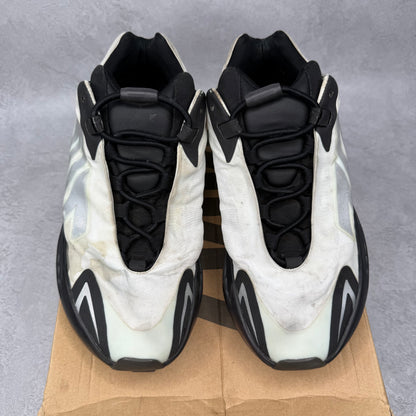adidas Yeezy Boost 700 MNVN Blue Tint *pre-owned* SIZE 9