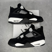 Jordan 4 Retro White Thunder *pre-owned* SIZE 9