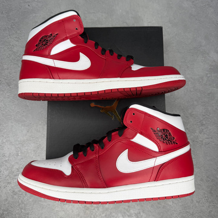 Jordan 1 Mid Chicago *pre-owned* SIZE 11