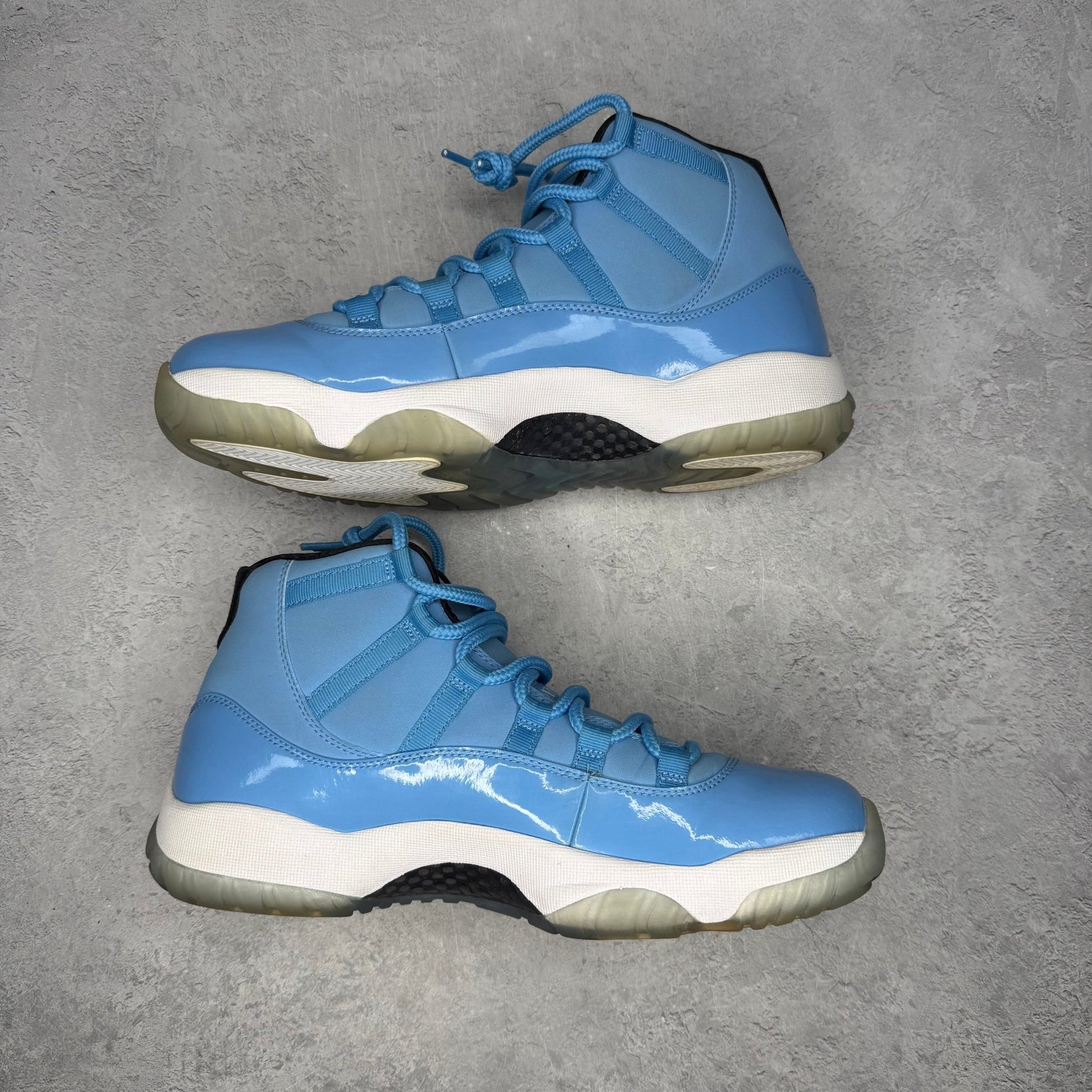 Jordan 11 Retro Pantone *pre - owned* SIZE 10.5 - Kicks Collective PA - Jordan - 689479-405 - Men's Shoes - 10.5M/12W - Pre - Owned - Replacement Box