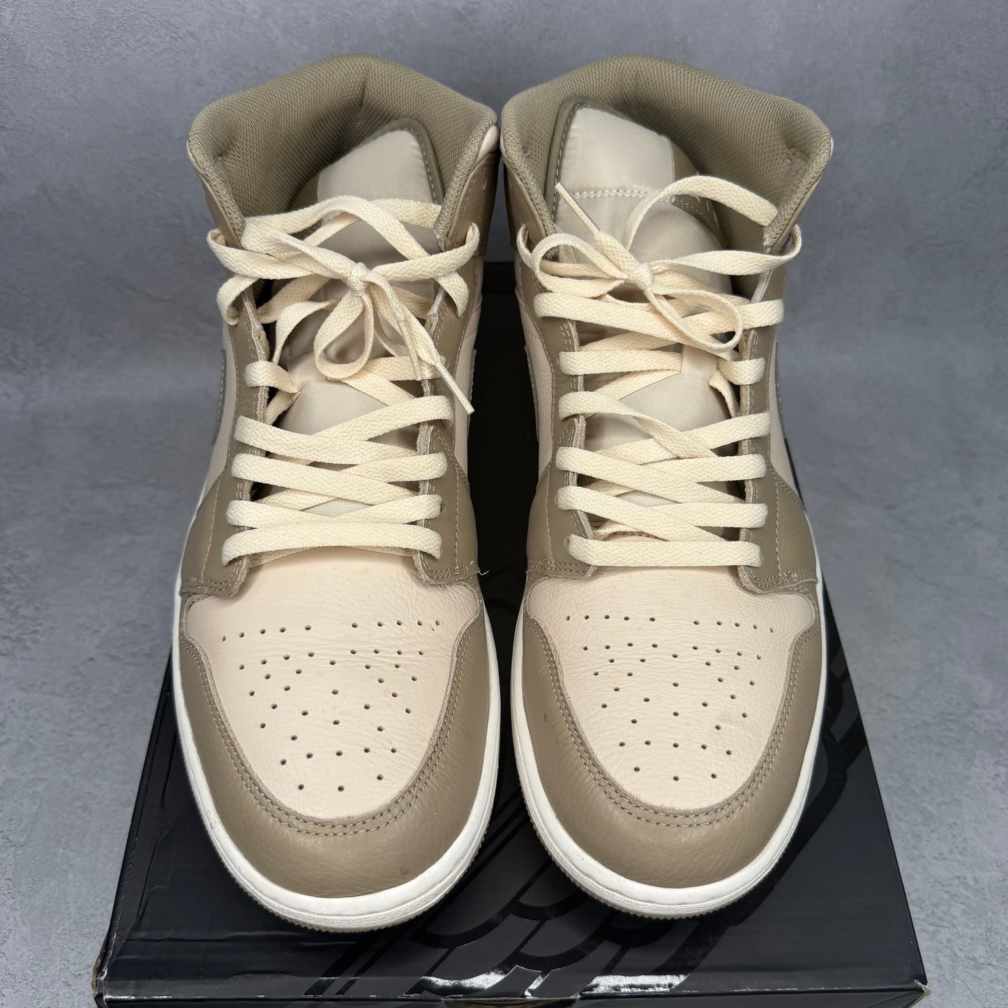 Jordan 1 Mid Legend Light Brown *pre-owned* SIZE 13