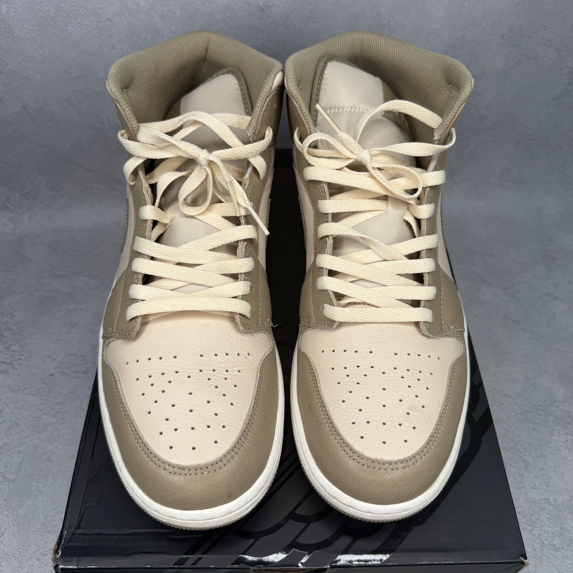 Jordan 1 Mid Legend Light Brown *pre-owned* SIZE 13