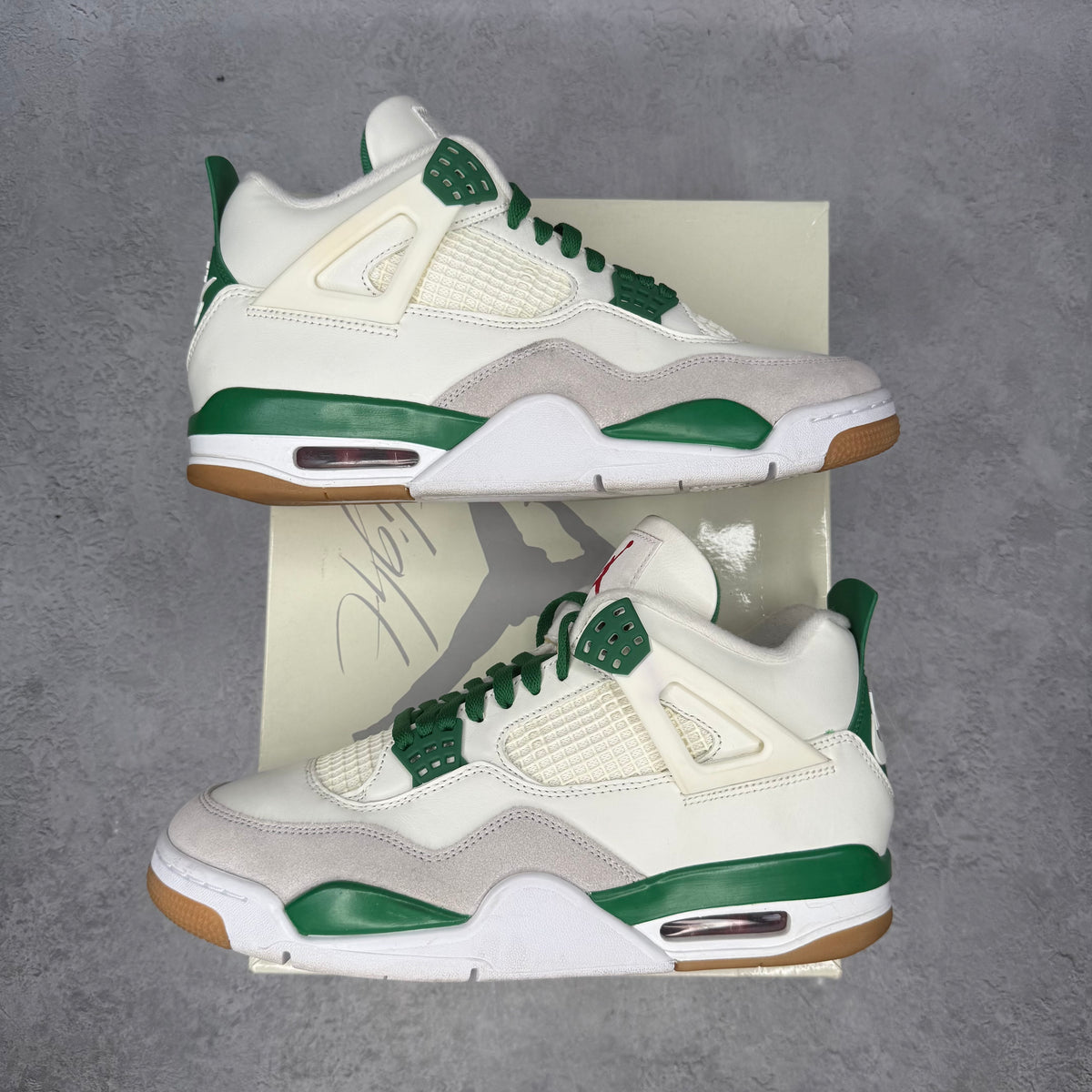 Jordan 4 Retro SB Pine Green *pre-owned* SIZE 10