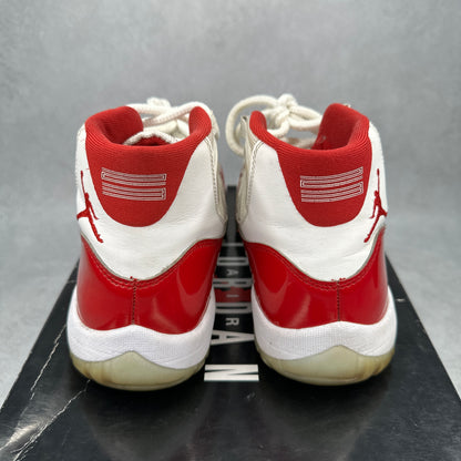 Jordan 11 Retro Cherry (2022) *pre-owned* SIZE 7.5