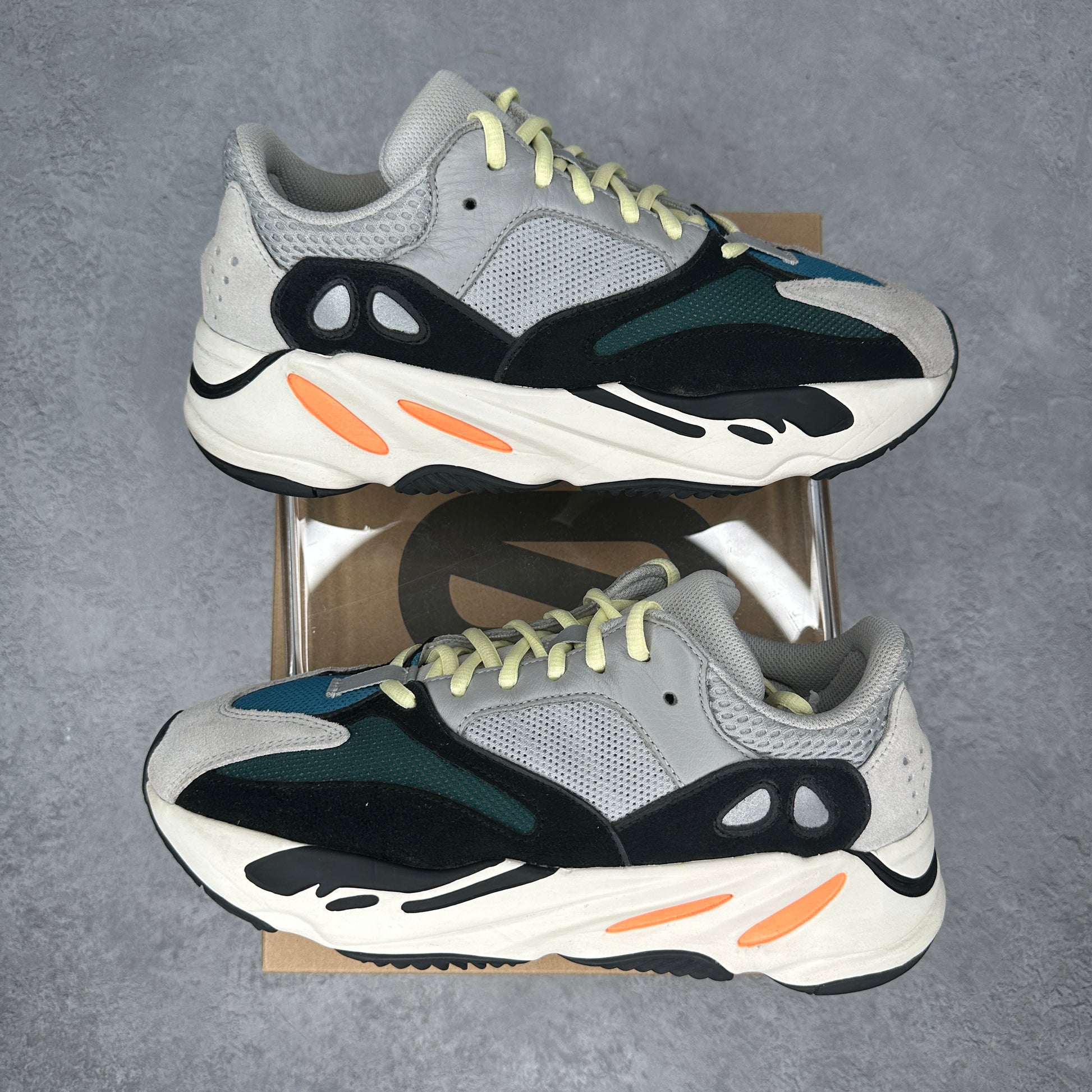 adidas Yeezy Boost 700 Wave Runner *pre-owned* SIZE 8