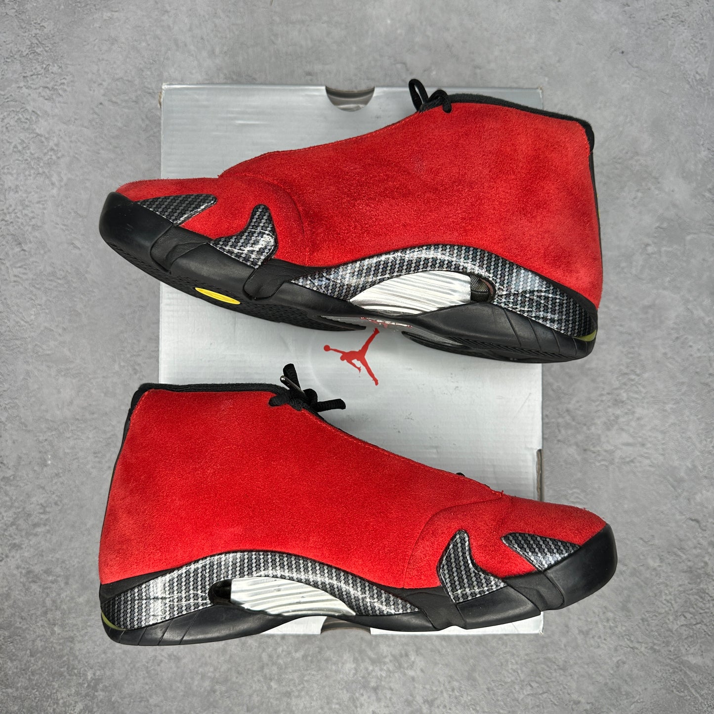 Jordan 14 Retro Ferrari (2025) *pre-owned* SIZE 9