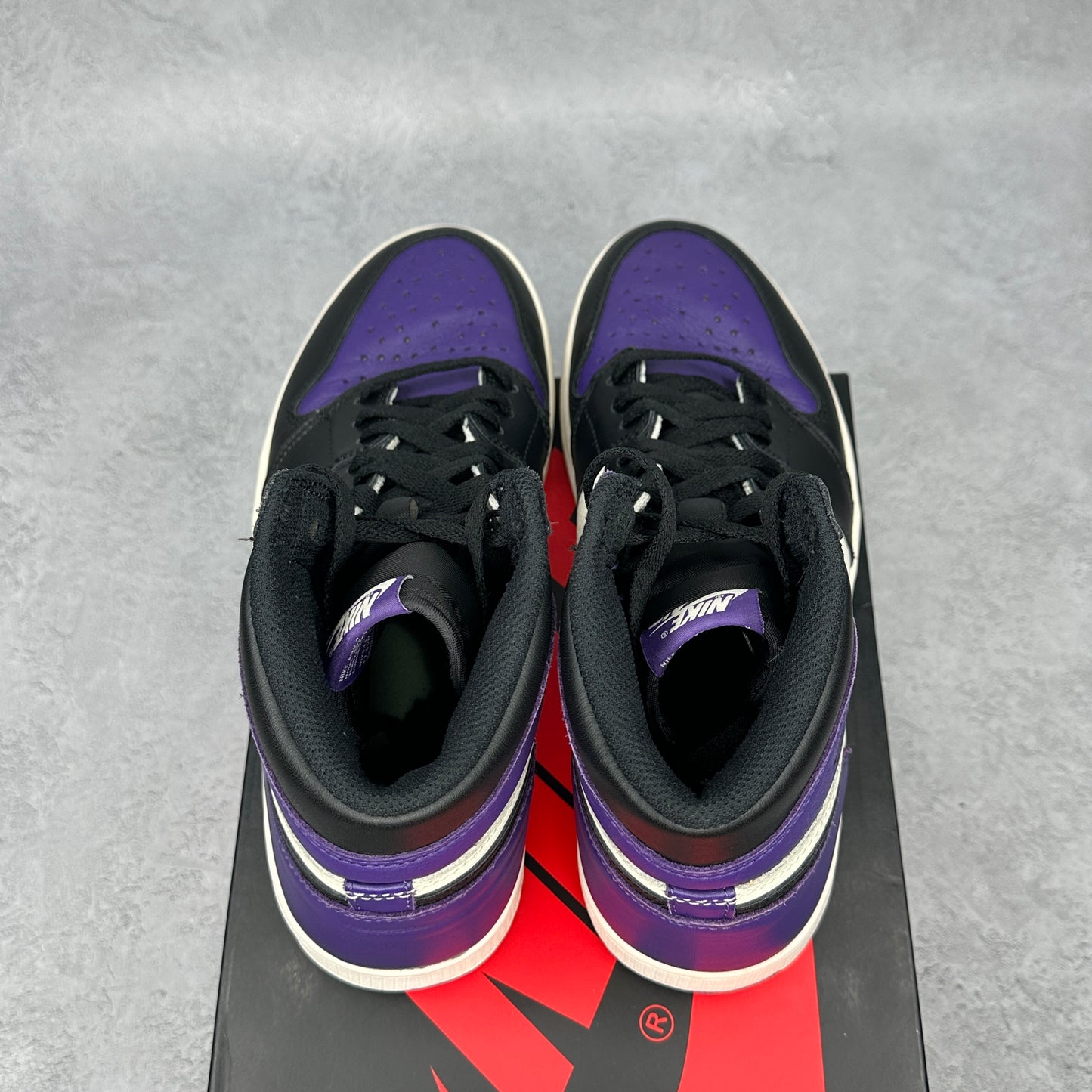 Jordan 1 Retro High Court Purple *pre-owned* SIZE 9.5