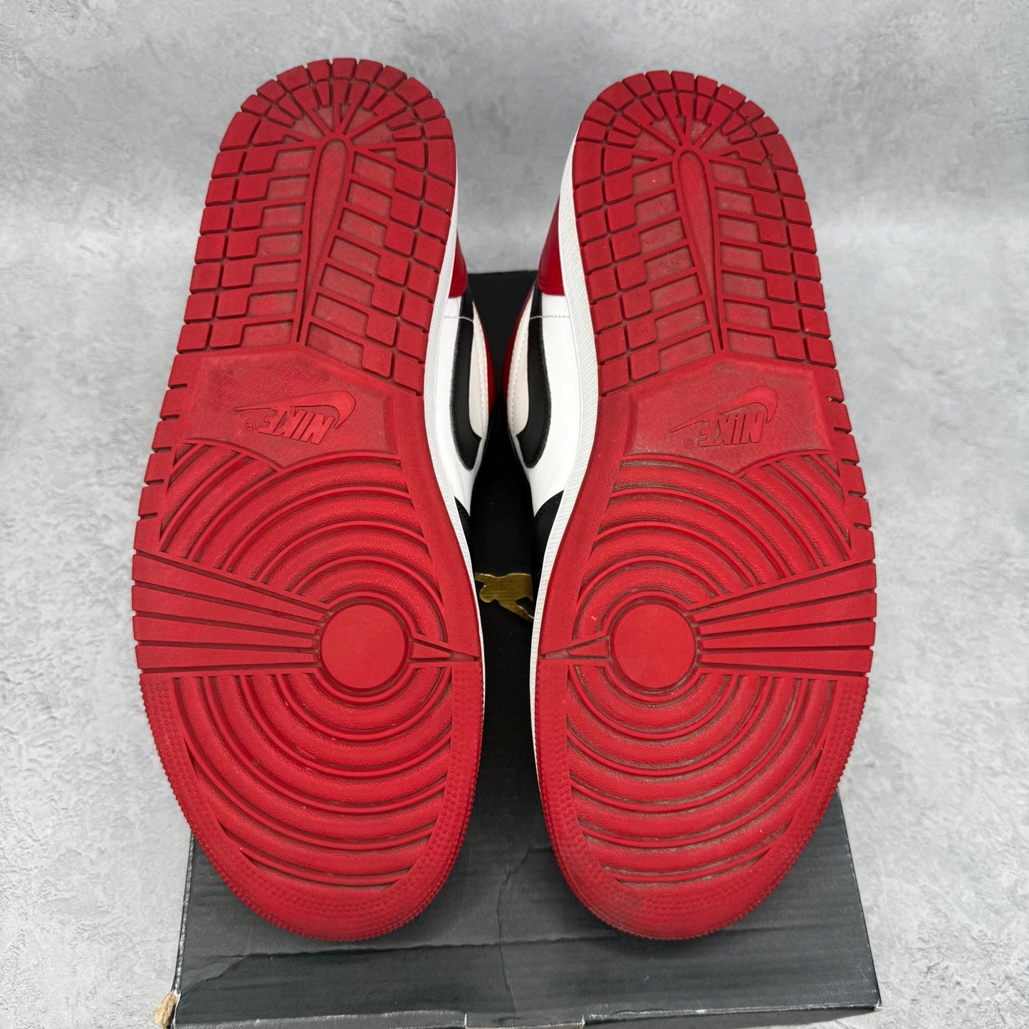 Jordan 1 Low Bred Toe *pre - owned* SIZE 12 - Kicks Collective PA - Jordan - 553558-612 - Men's Shoes - 12M/13.5W - Pre - Owned