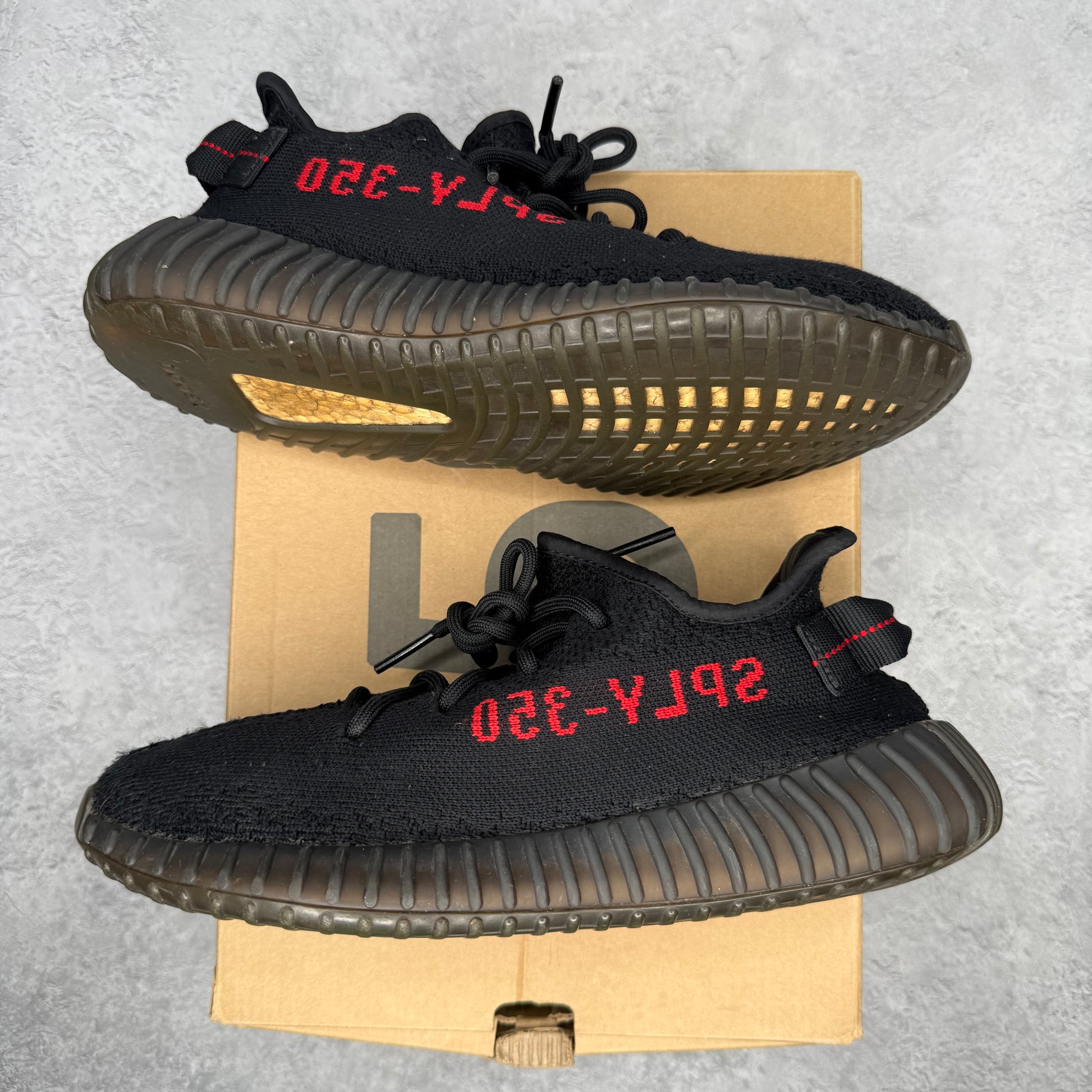 adidas Yeezy Boost 350 V2 Black Red *pre-owned* SIZE 8