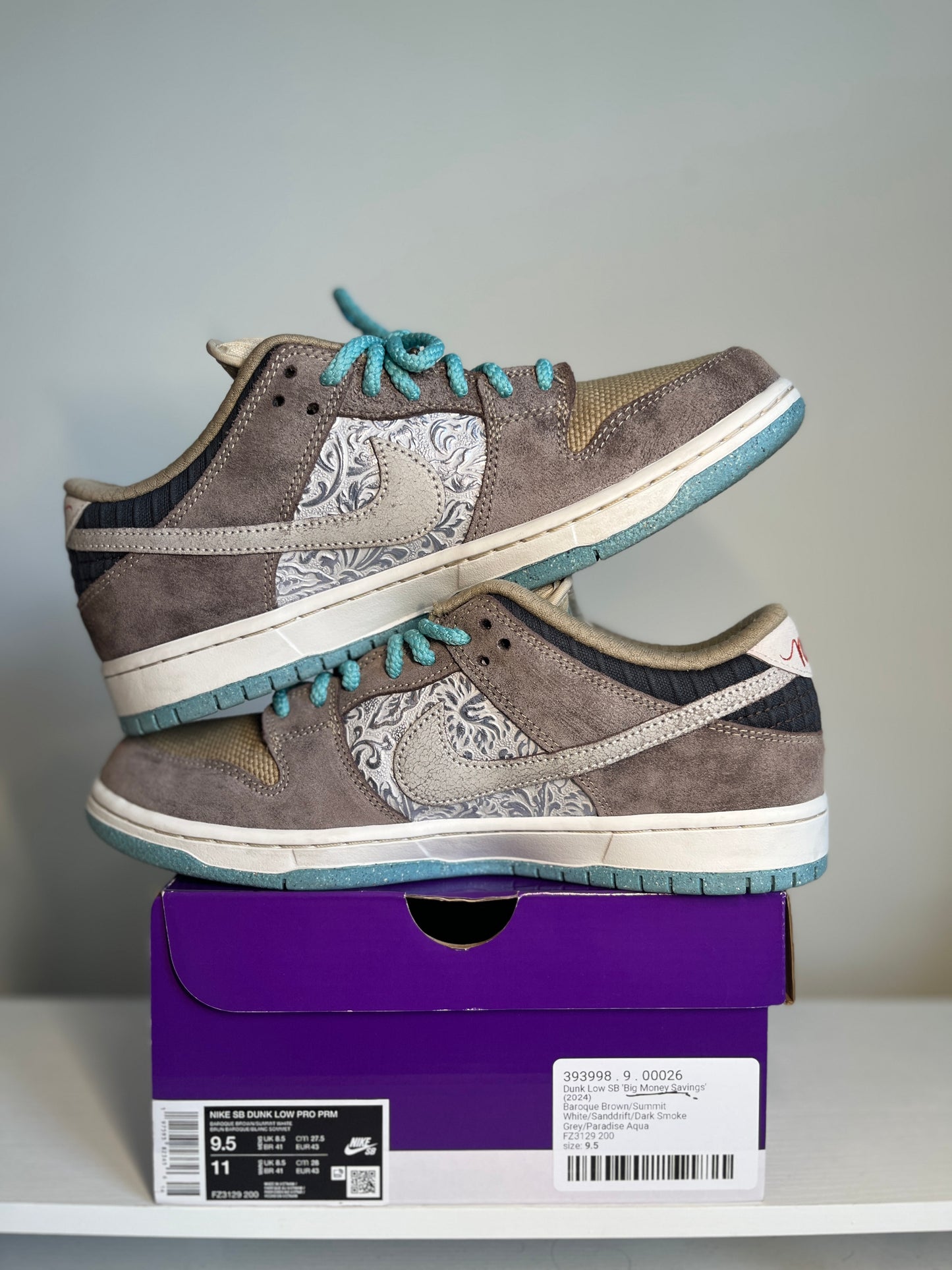 Nike SB Dunk Low Big Money Savings *pre-owned* (SIZE 9.5)