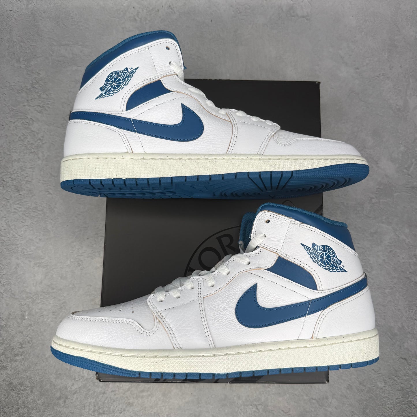 Jordan 1 Mid SE Industrial Blue VNDS *pre-owned* SIZE 13