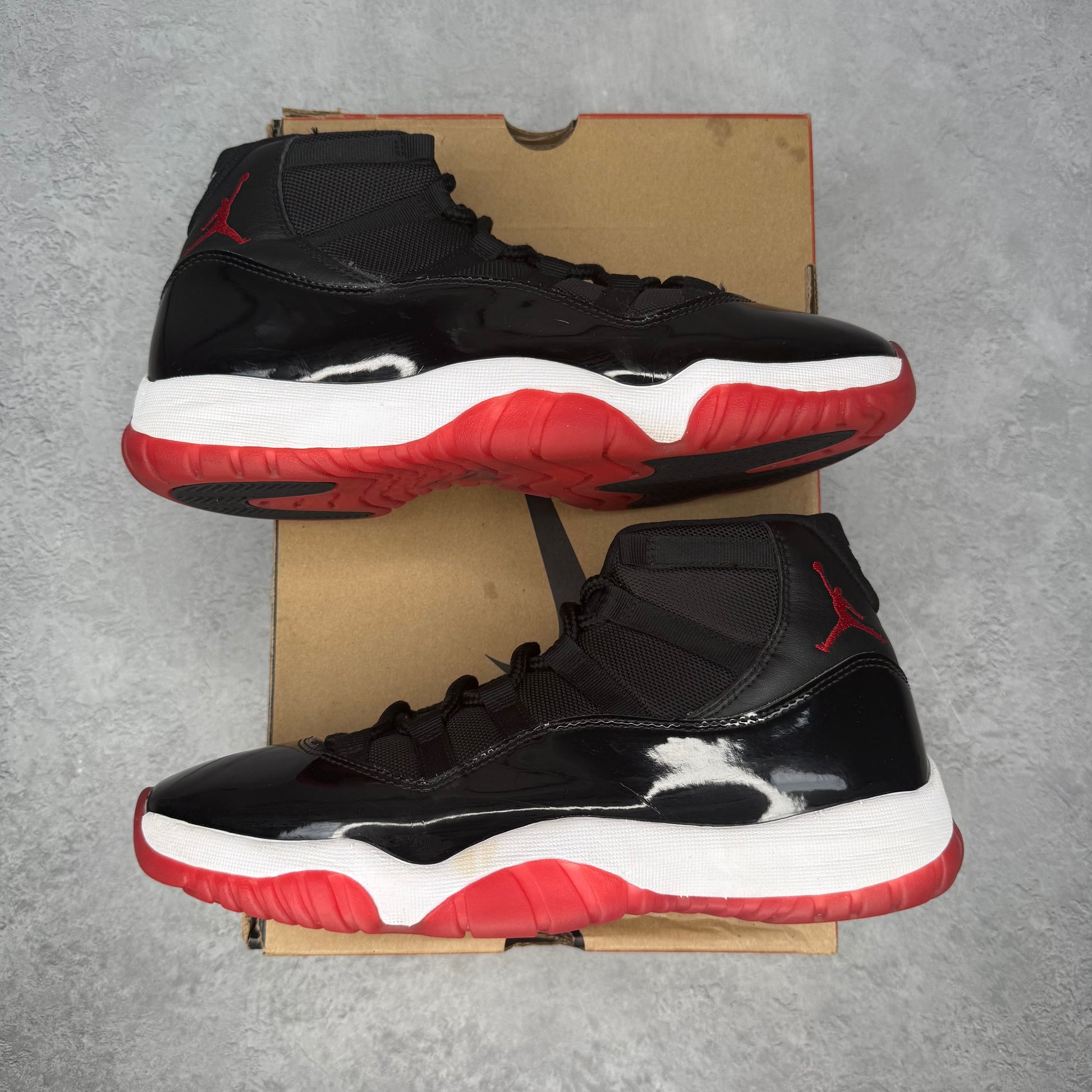 Jordan 11 Retro Playoffs Bred (2019) *pre-owned* SIZE 10