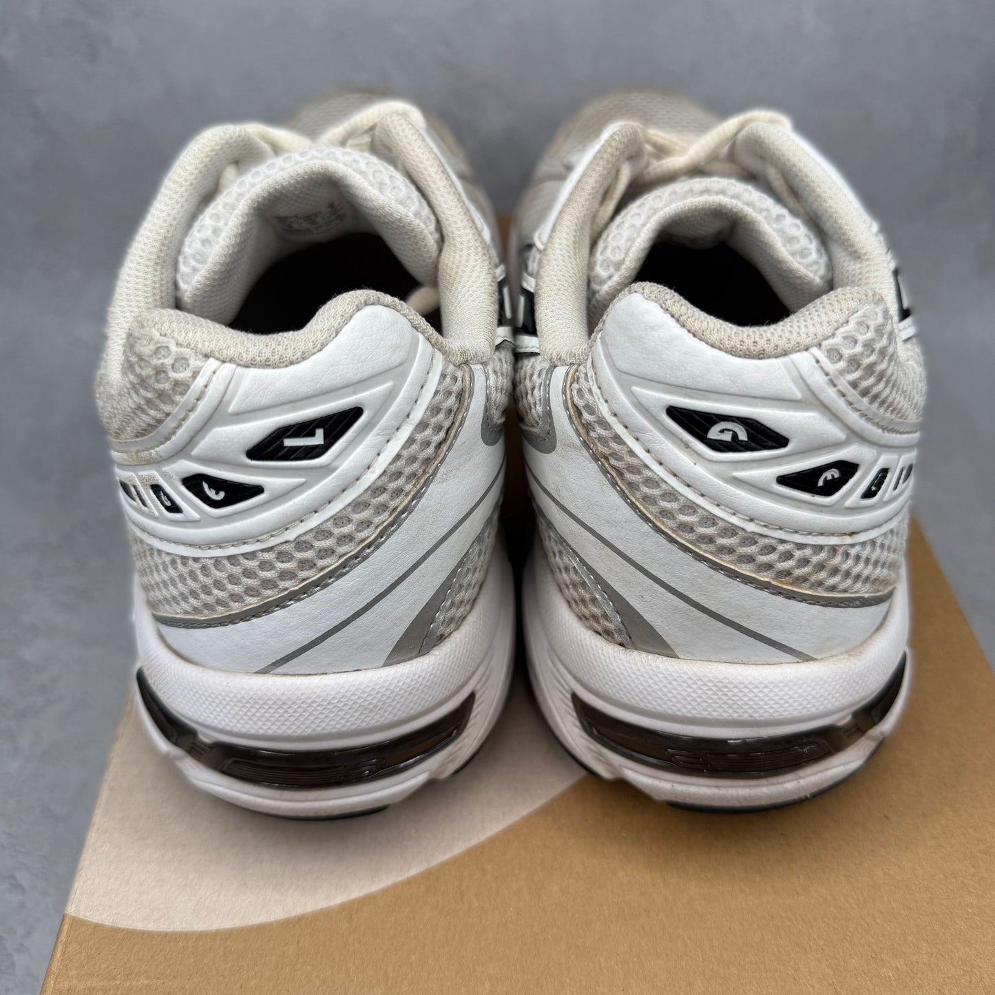 ASICS Gel-1130 White Black *pre-owned* SIZE 9