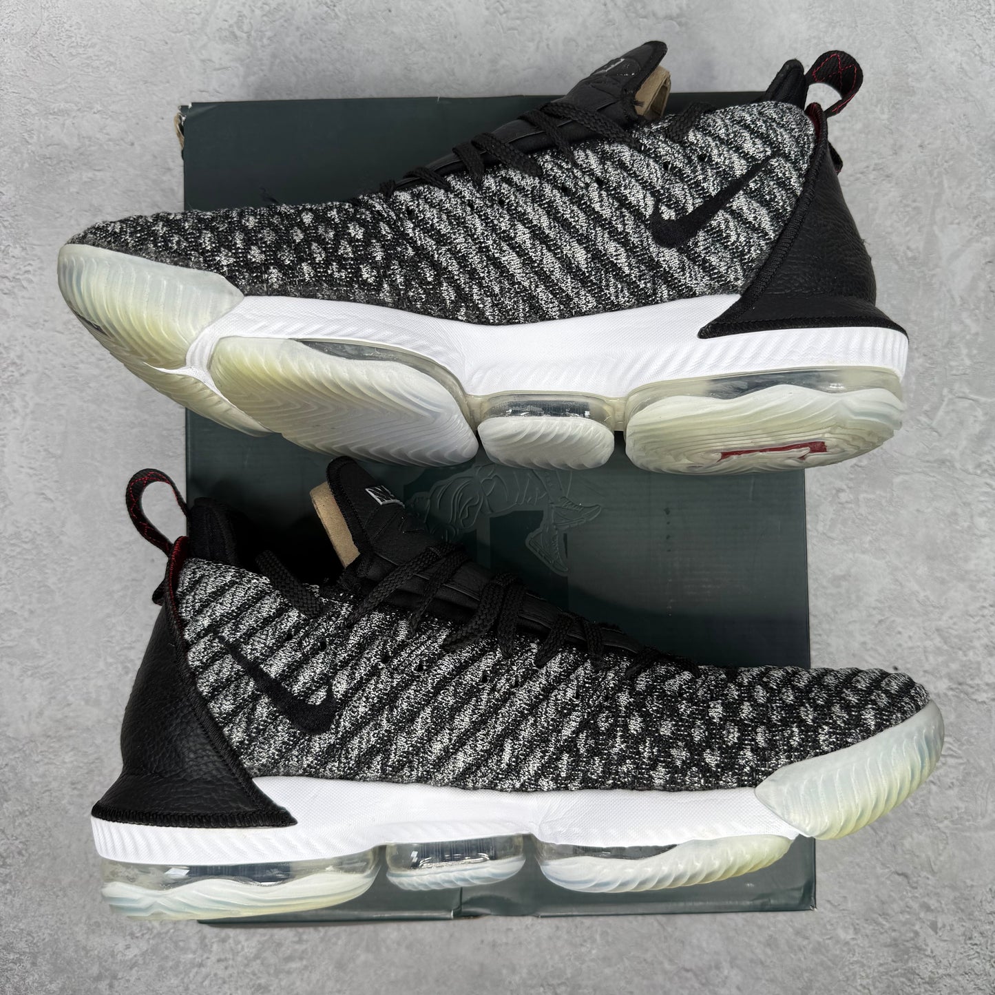 Nike LeBron 16 Oreo *pre-owned* SIZE 14