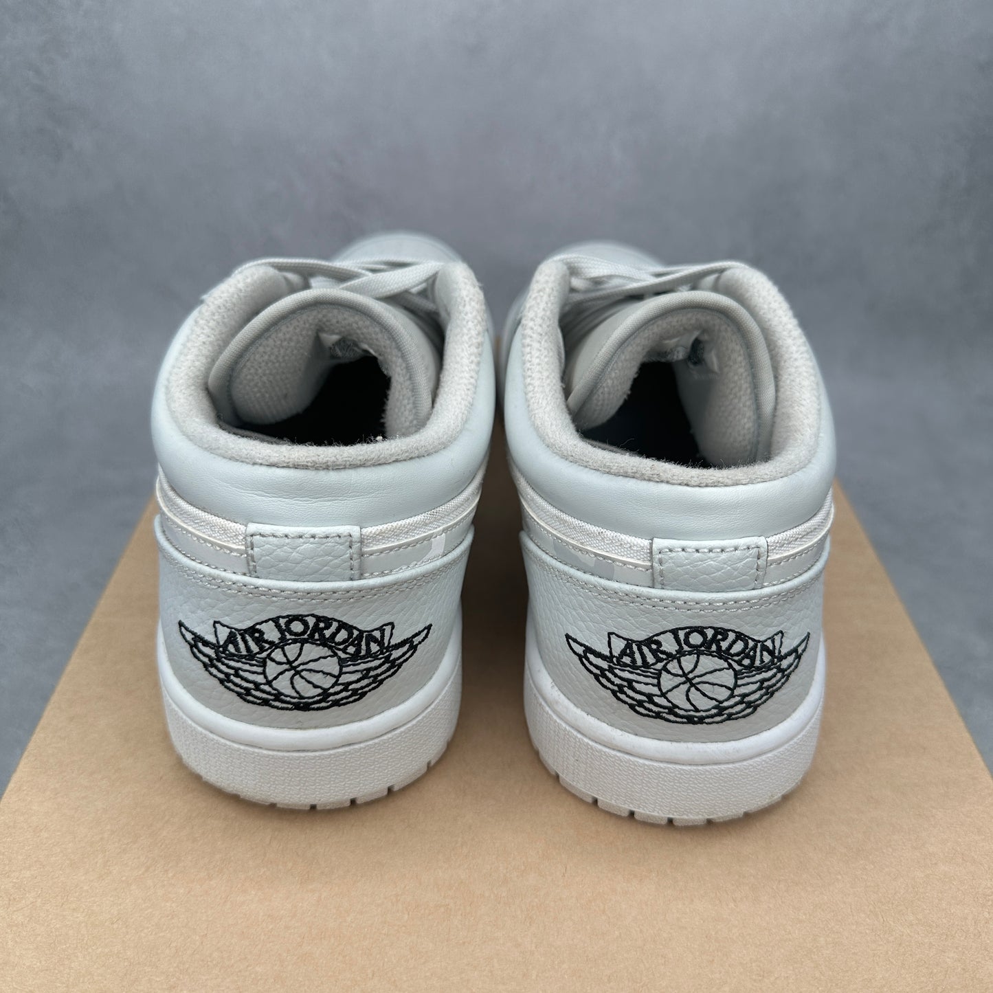 Jordan 1 Low White Camo *pre-owned* SIZE 10.5