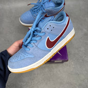 Nike SB Dunk Low Philadelphia Phillies *pre-owned* SIZE 8