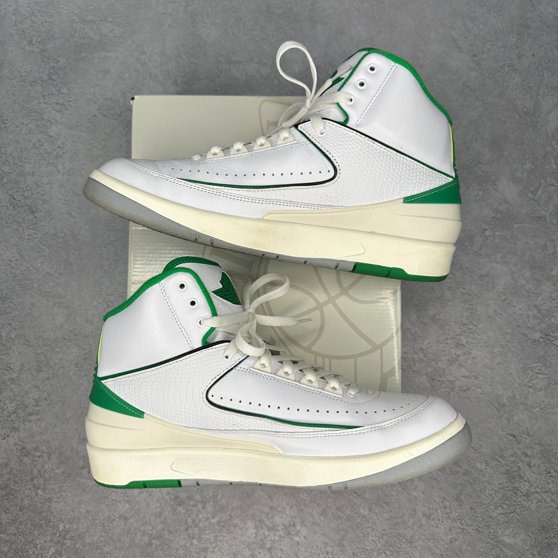 Jordan 2 Retro Lucky Green *pre-owned* SIZE 10.5