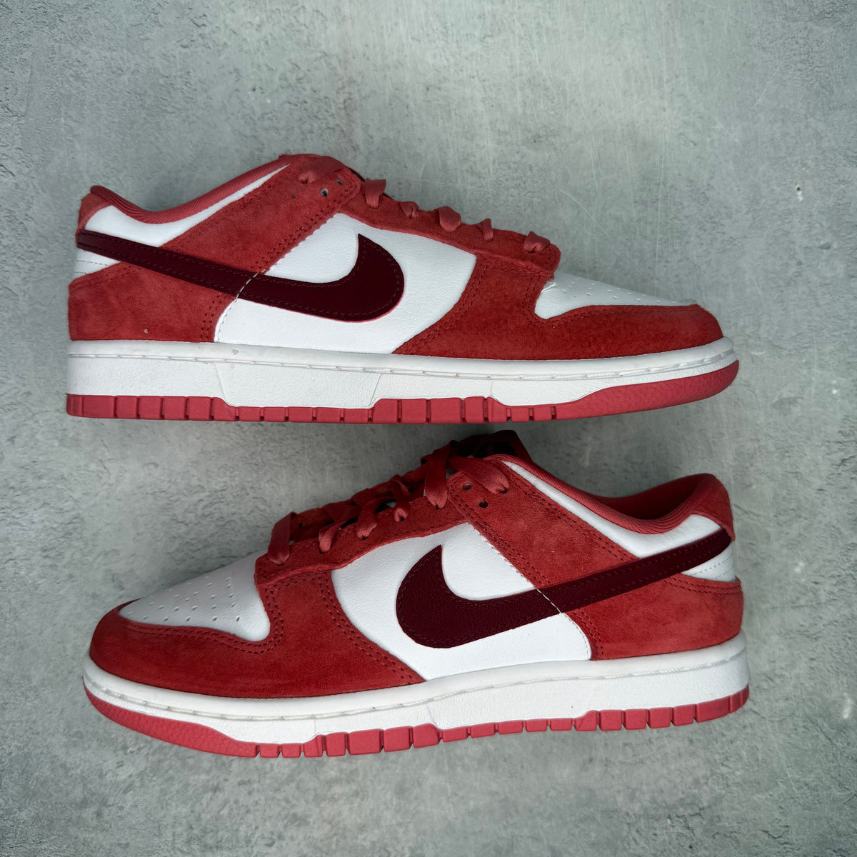 Nike Dunk Low Valentine's Day (2024) (Women's) pre-owned size 7.5W