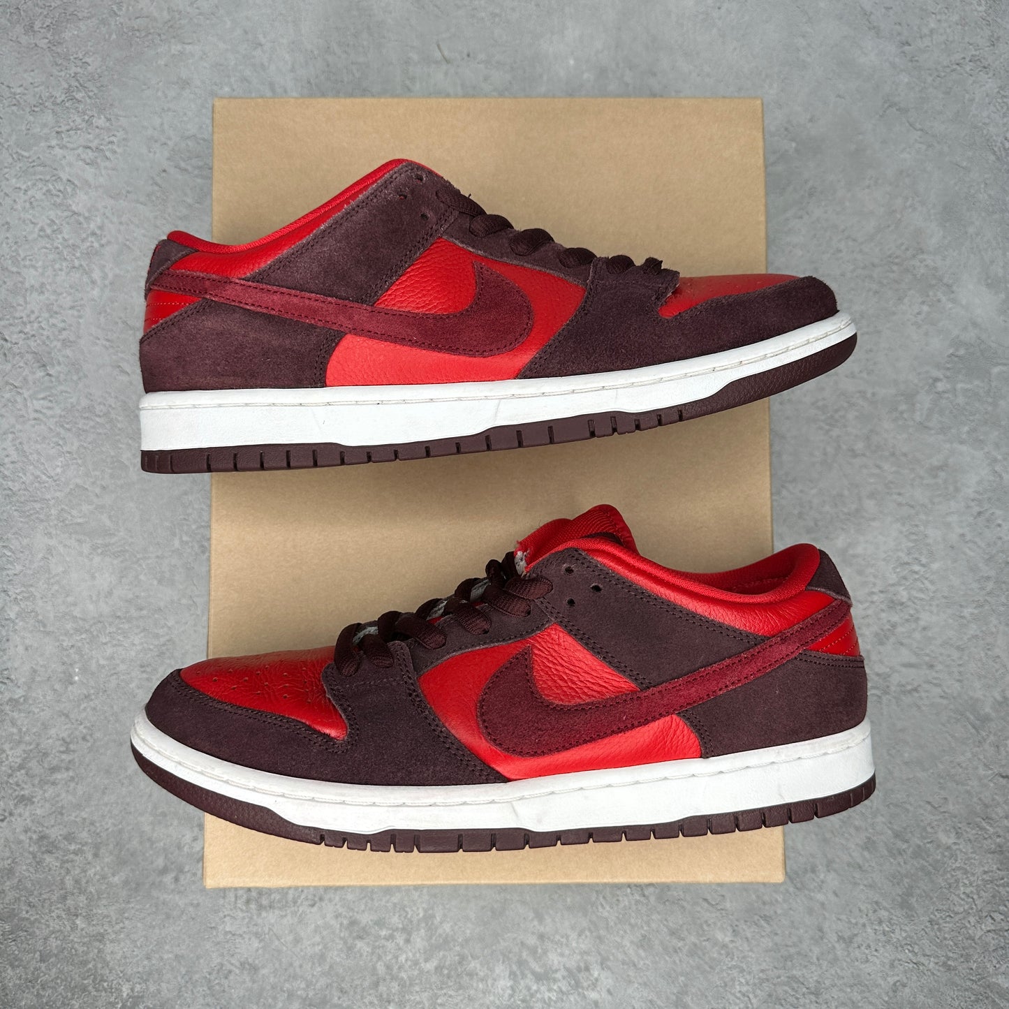 Nike SB Dunk Low Cherry *pre-owned* SIZE 10