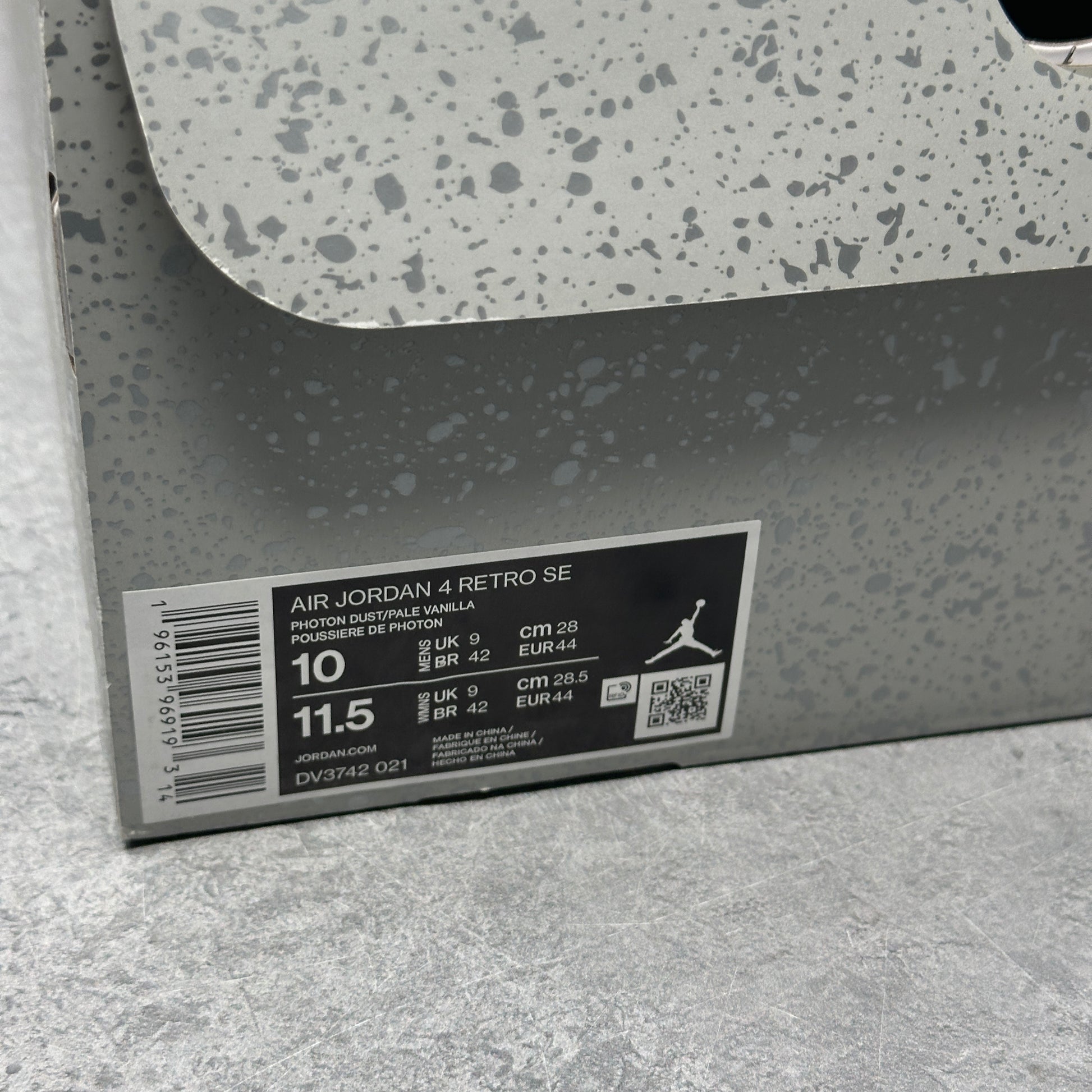 Jordan 4 Retro SE Craft Photon Dust *pre-owned* SIZE 10