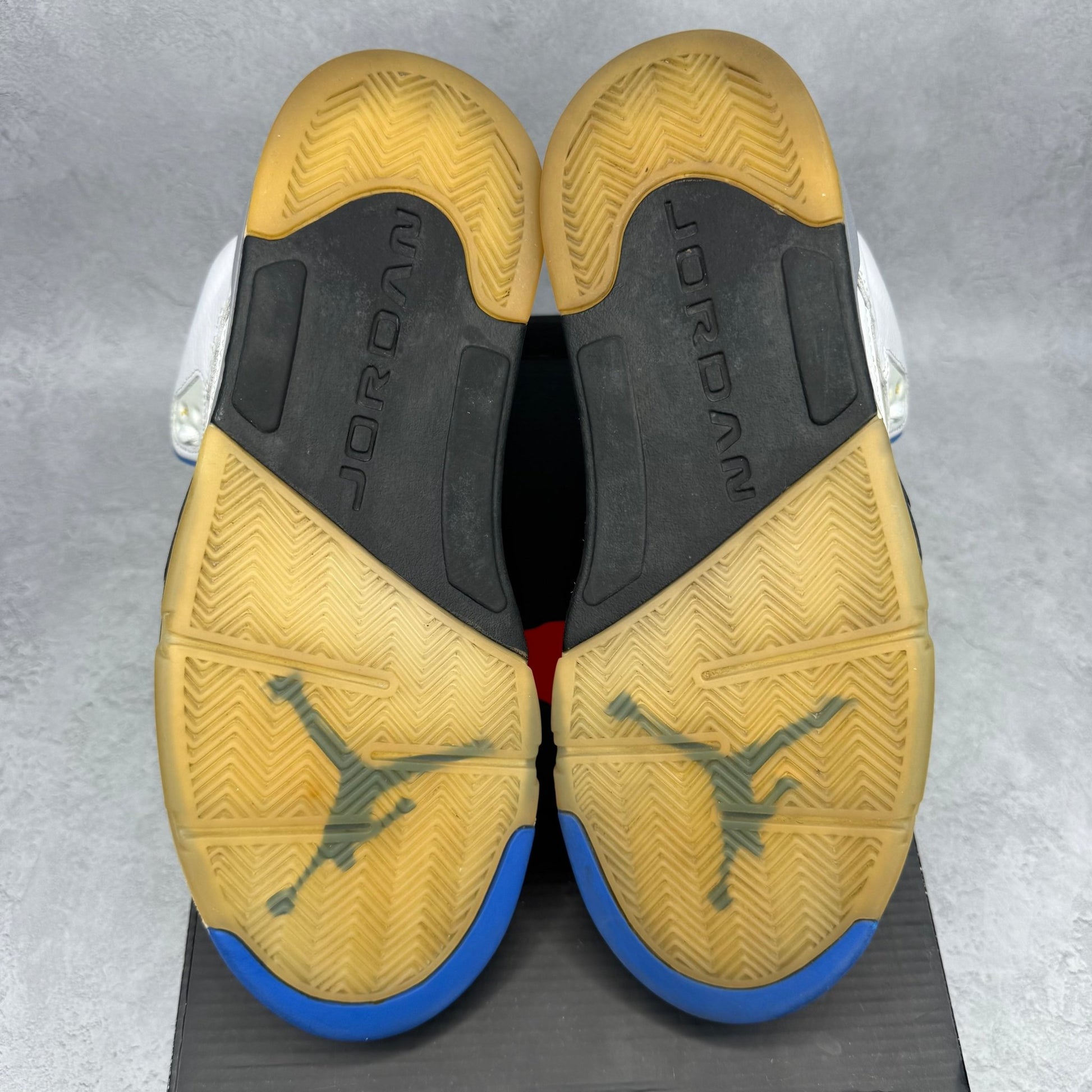 Jordan 5 Retro White Stealth (2021) *pre - owned* SIZE 9.5 - Kicks Collective PA - Jordan - DD0587-140 - Men's Shoes - 9.5M/11W - Pre - Owned