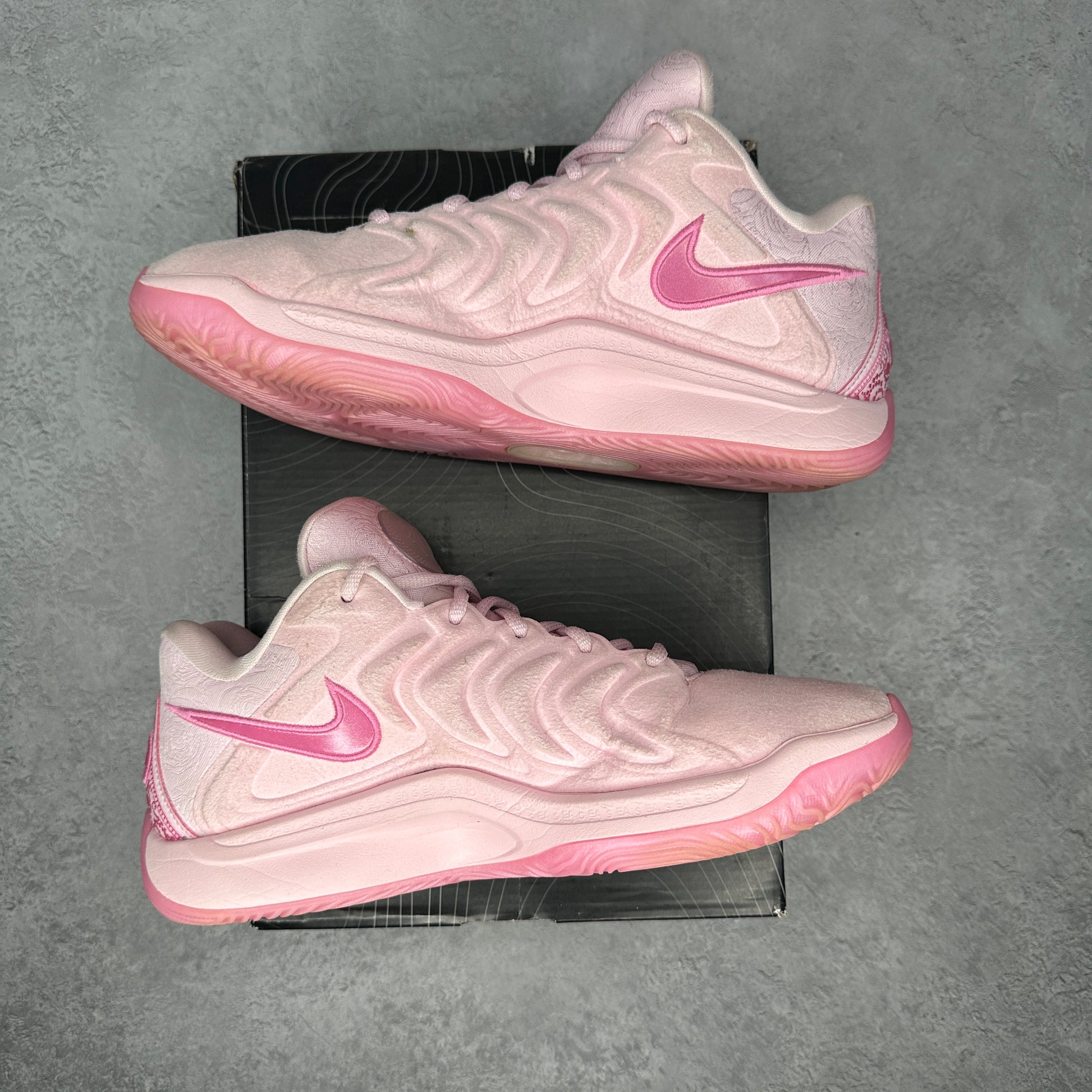 Nike KD 17 NRG Aunt Pearl *pre-owned* SIZE 8.5