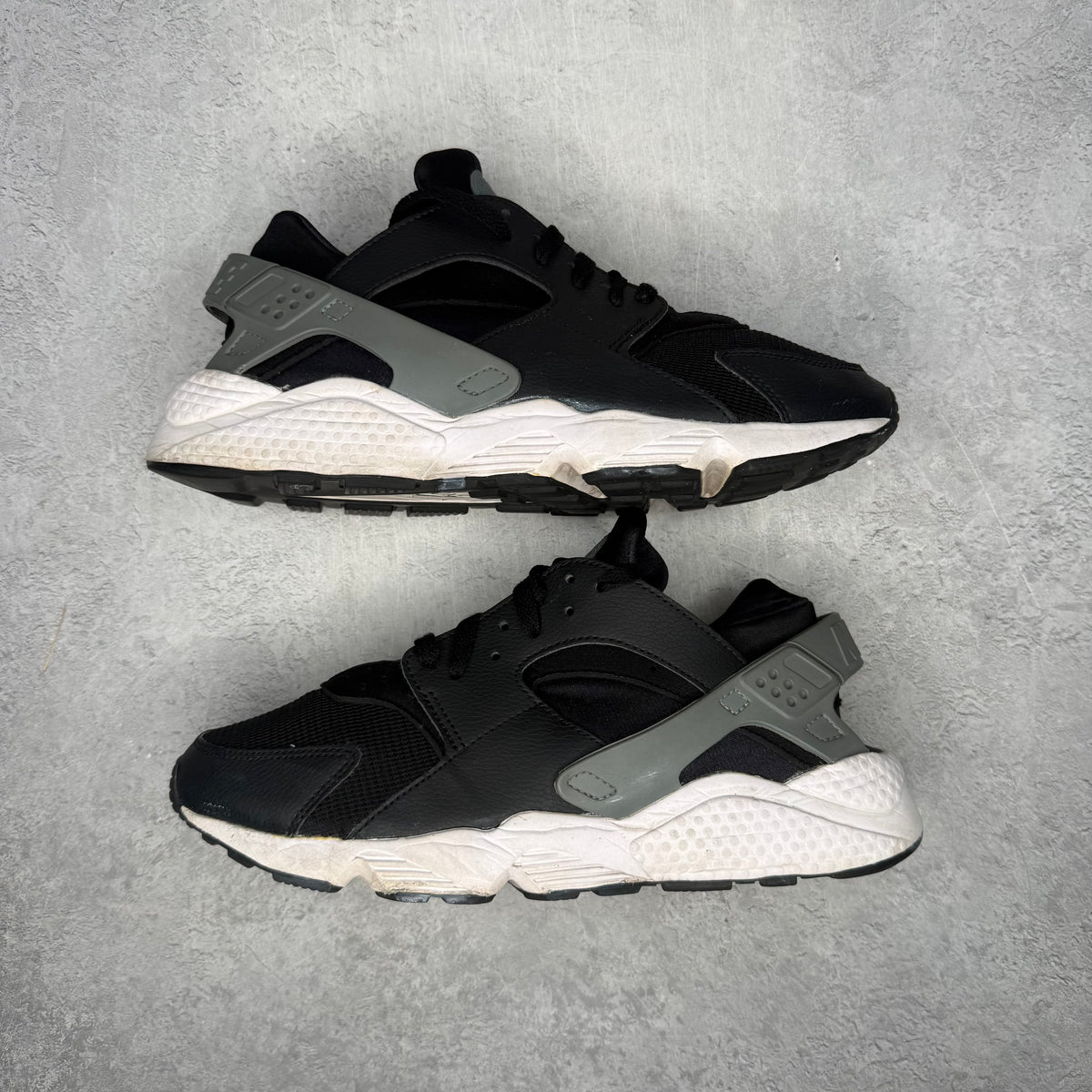 Nike Air Huarache Black Cool Grey *pre-owned* SIZE 10.5