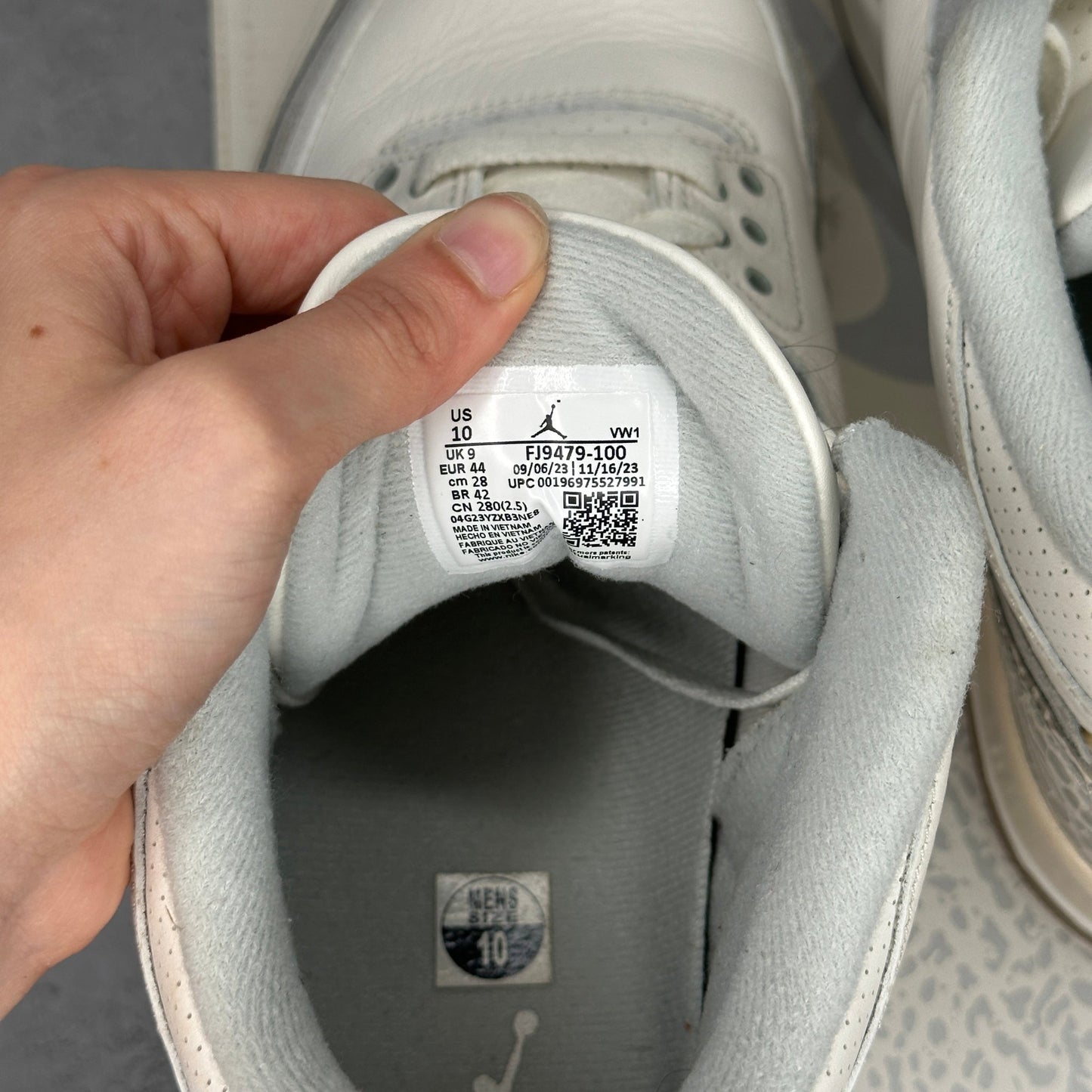 Jordan 3 Retro Craft Ivory *pre - owned* SIZE 10 - Kicks Collective PA - Jordan - FJ9479 - 100 - Men's Shoes - 10M/11.5W - Pre - Owned