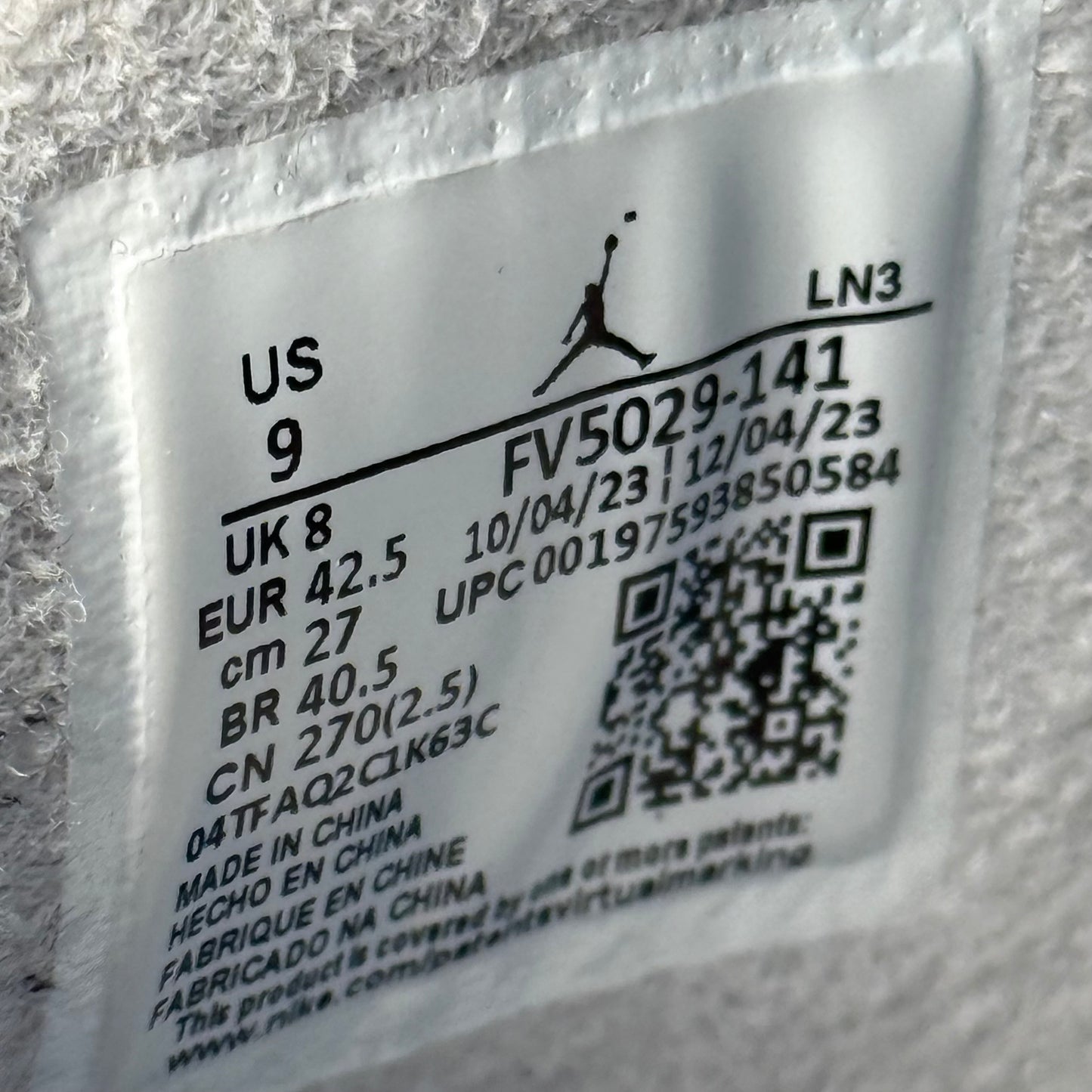 Jordan 4 Retro Military Blue (2024) *pre-owned* SIZE 9