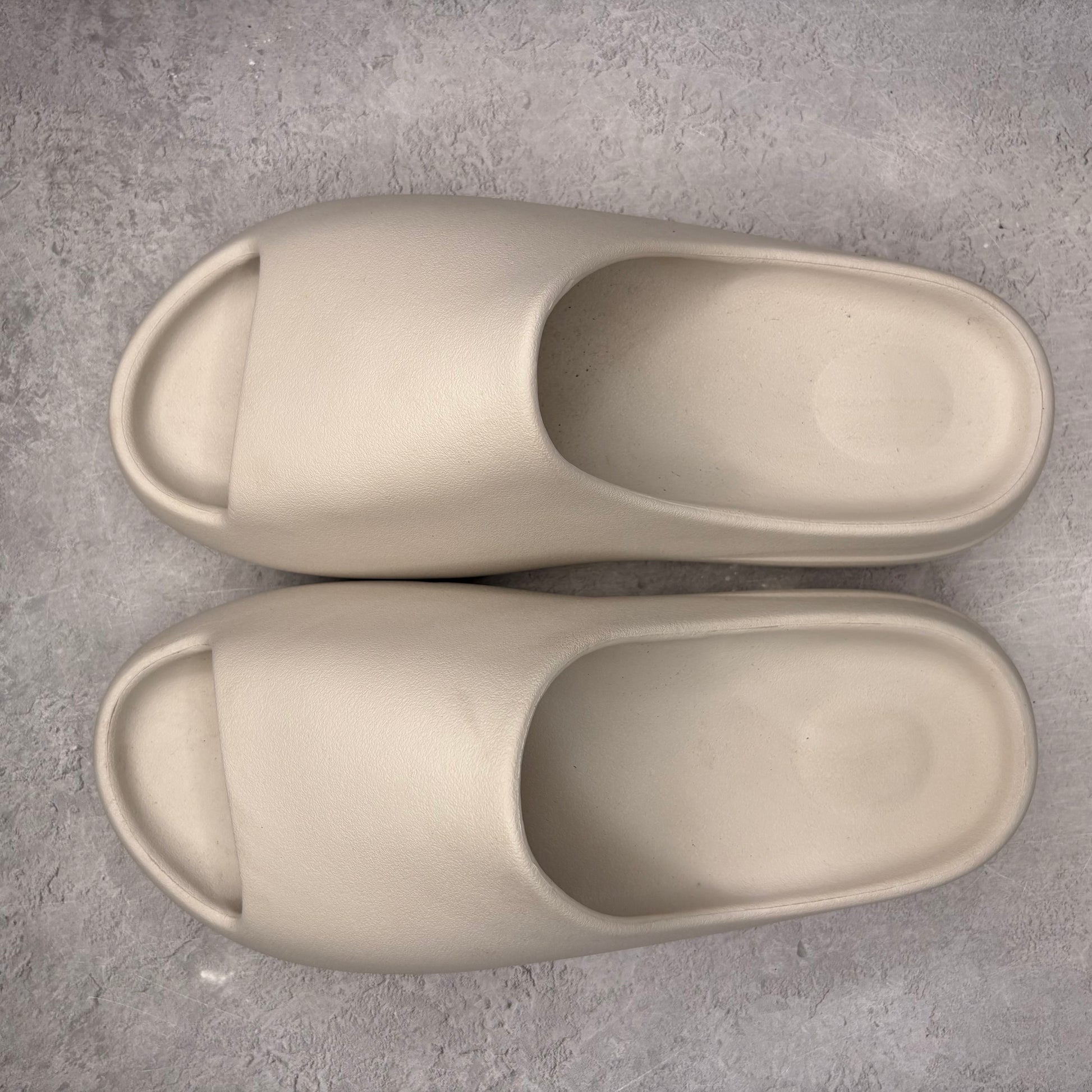 YZY YS-01 Cream *pre-owned* SIZE 12