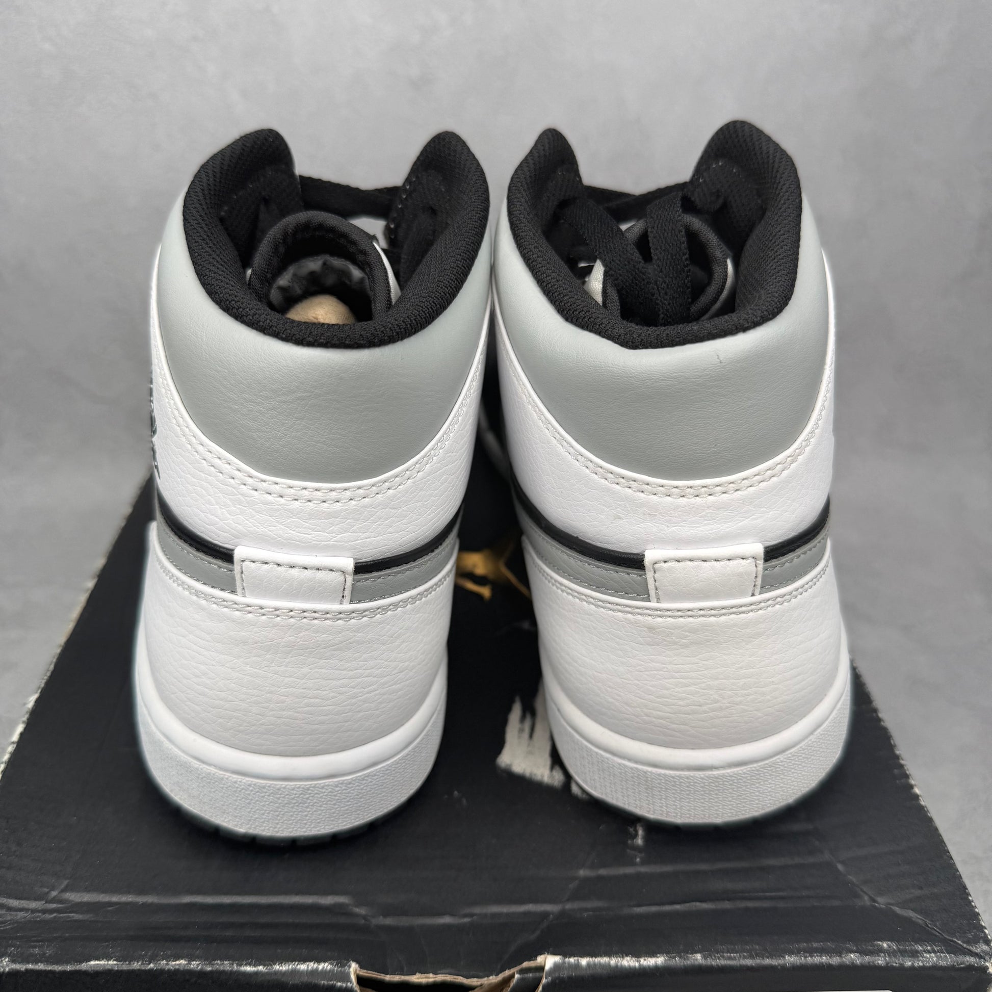 Jordan 1 Mid White Shadow VNDS *pre-owned* SIZE 11.5