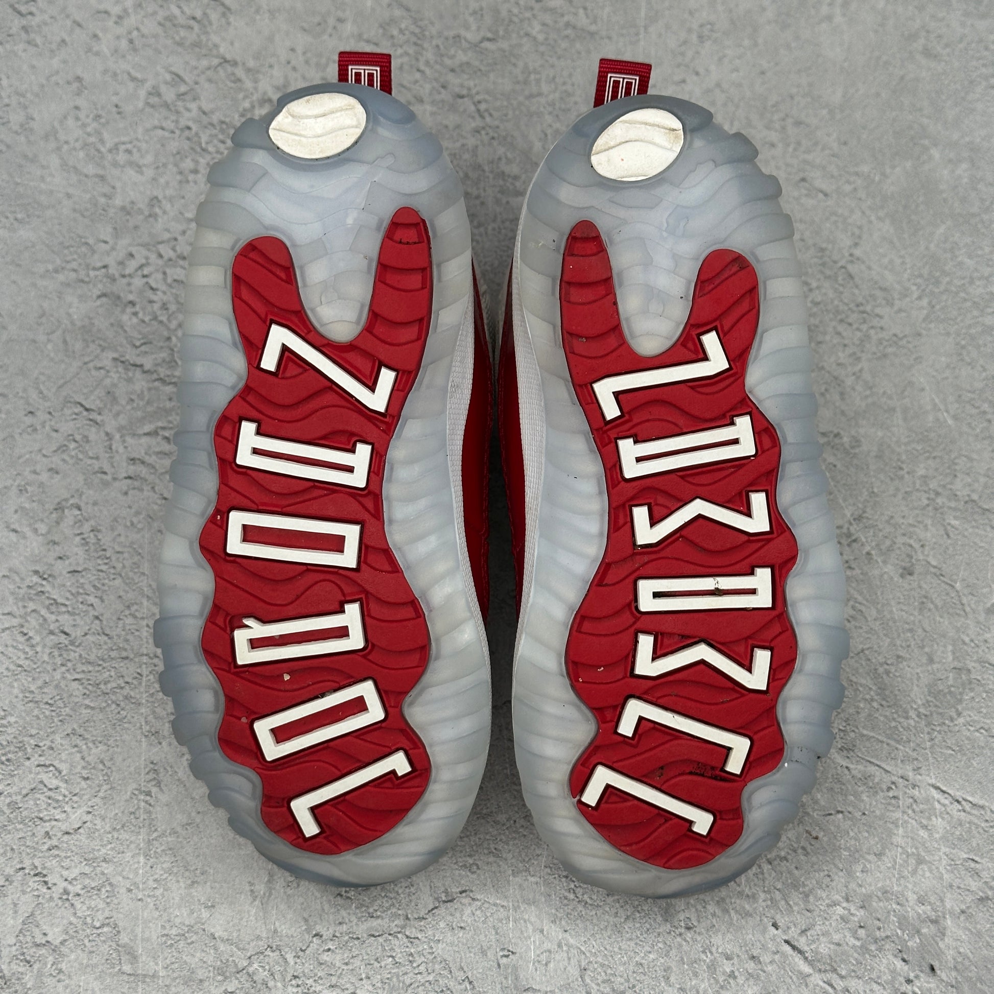 Jordan 11 Retro Cherry (2022) (TD) *pre-owned* SIZE 9C