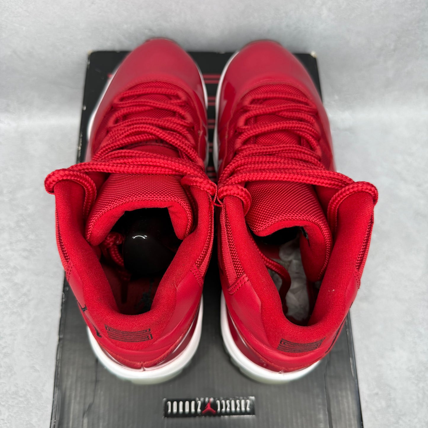 Jordan 11 Retro Win Like 96 *pre-owned* SIZE 10