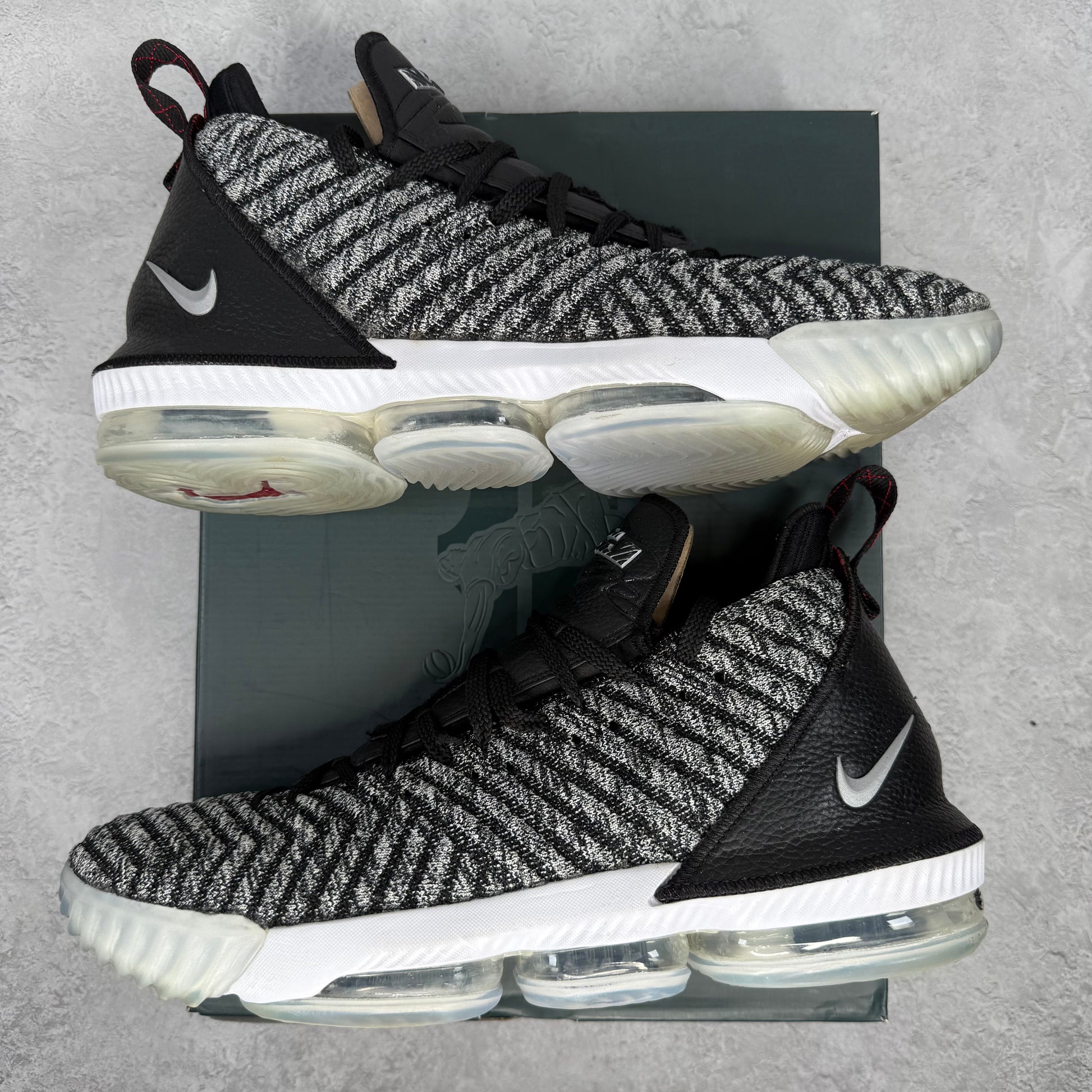 Nike LeBron 16 Oreo *pre-owned* SIZE 14