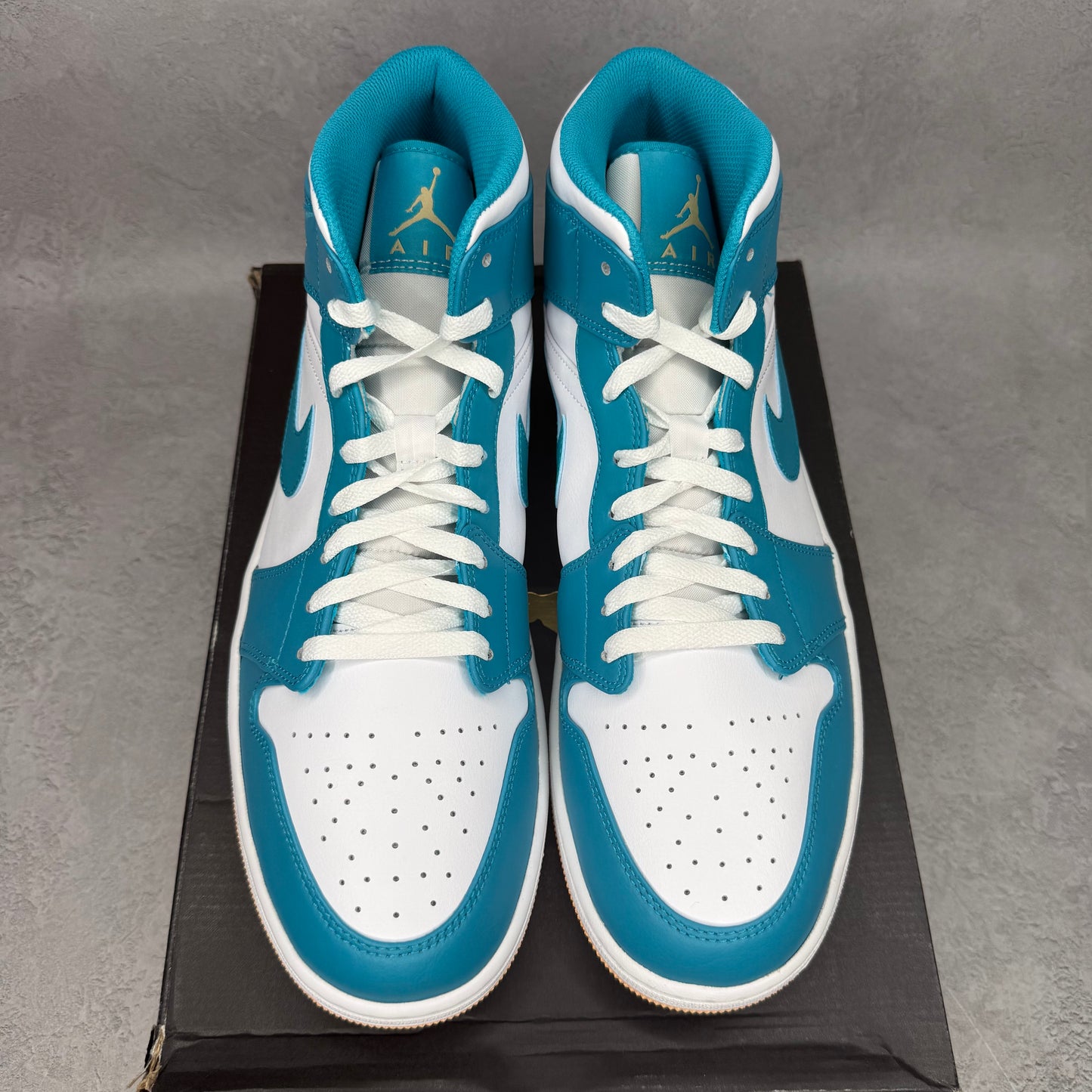 Jordan 1 Mid Aquatone VNDS *pre-owned* SIZE 13
