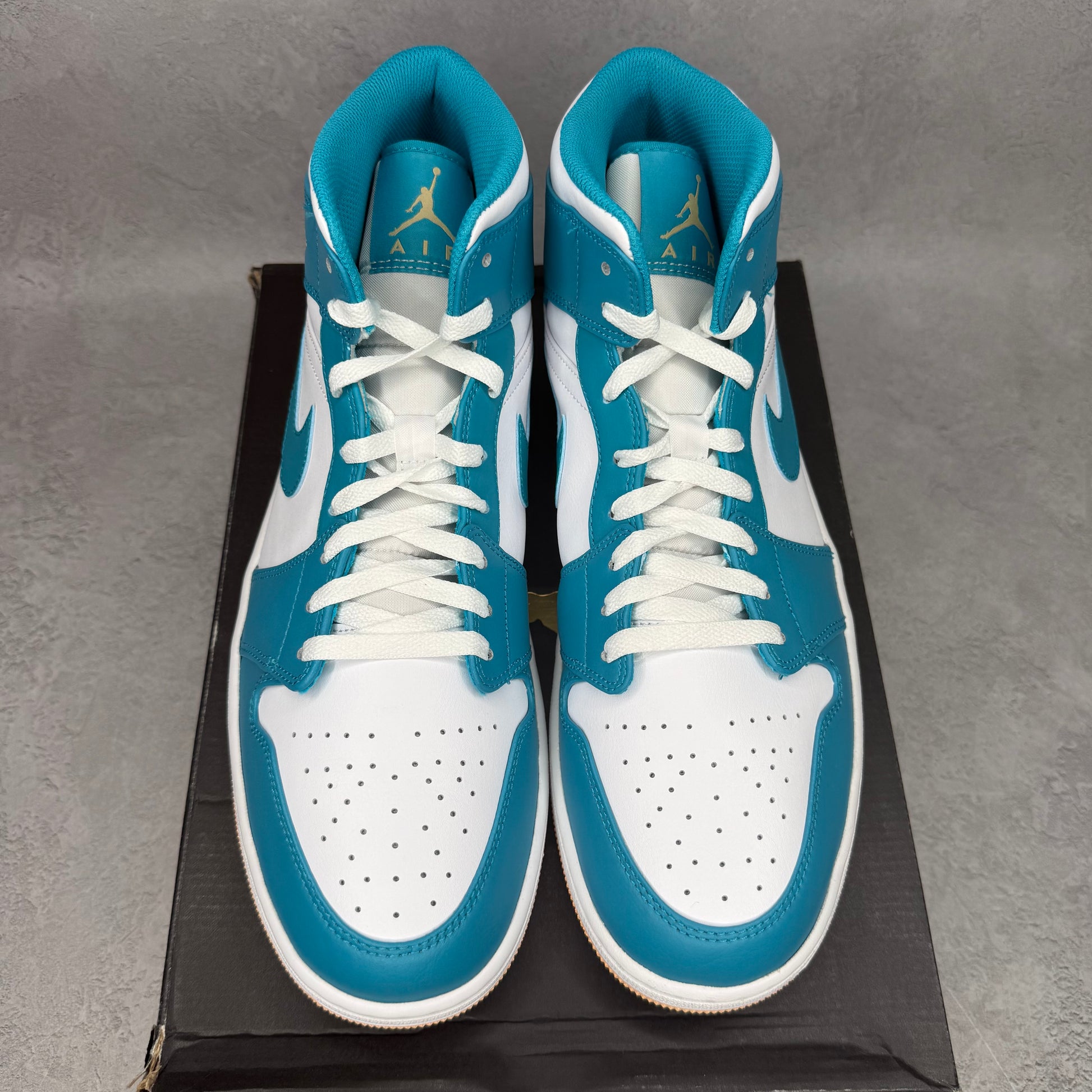 Jordan 1 Mid Aquatone VNDS *pre-owned* SIZE 13