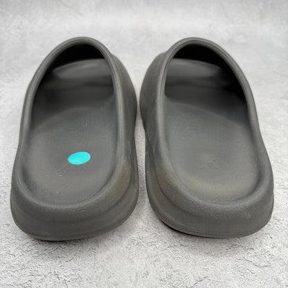 adidas Yeezy Slide Dark Onyx *pre-owned* SIZE 8