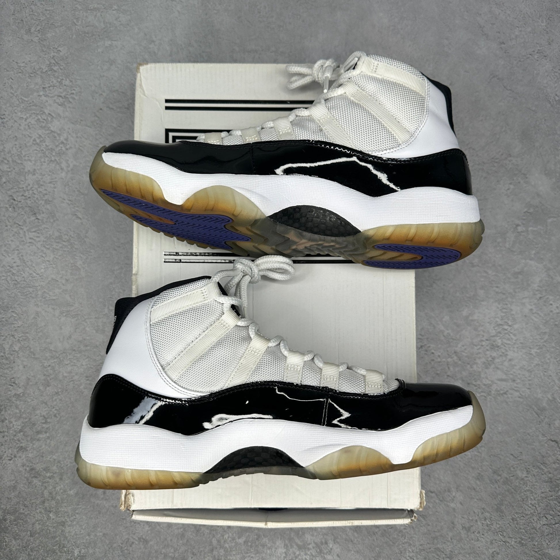 Jordan 11 Retro Concord (2011) *pre - owned* SIZE 9.5 - Kicks Collective PA - Jordan - 378037-107 - Men's Shoes - 9.5M/11W - Pre - Owned