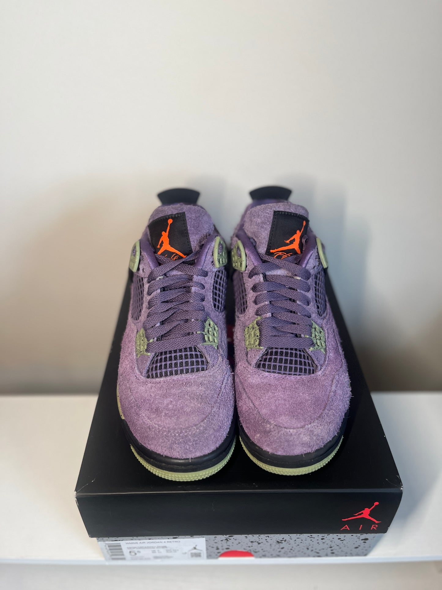 Air Jordan 4 Retro Canyon Purple (Womens) *pre-owned* (SIZE 5.5W)