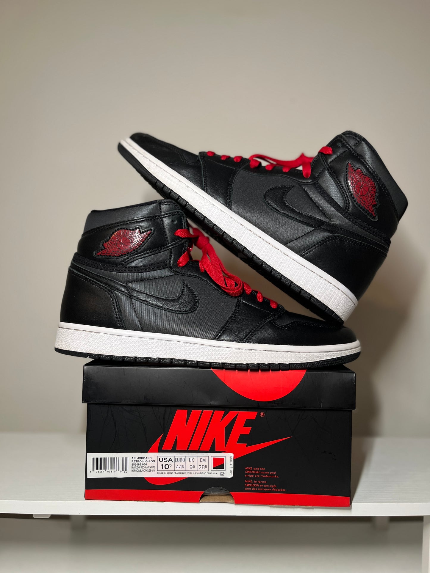 Jordan 1 Retro High OG Black Satin Gym Red *pre-owned* (SIZE 10.5)